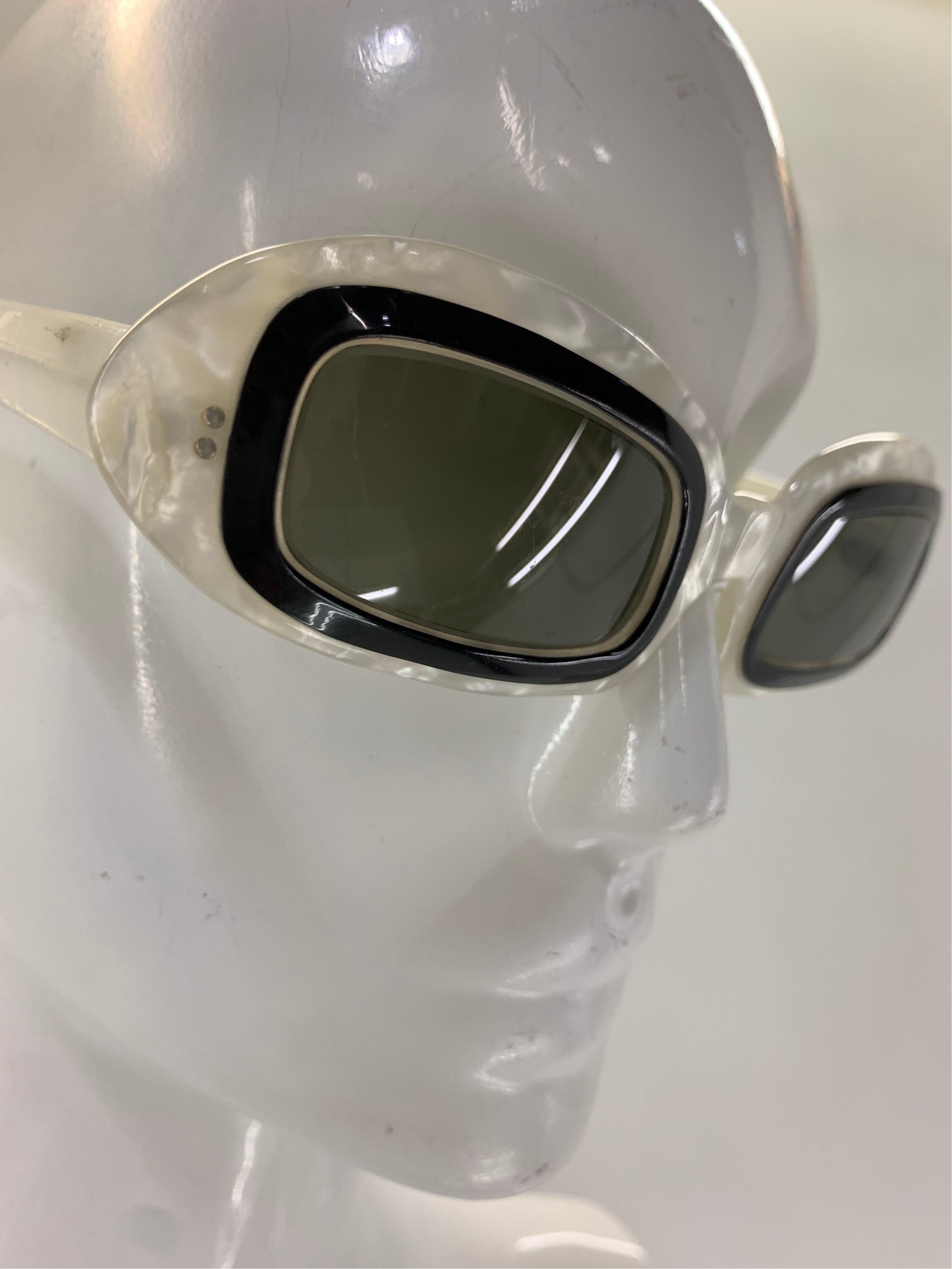 Gris 1960 French Mod - Lunettes de soleil en résine marbrée noire et blanche