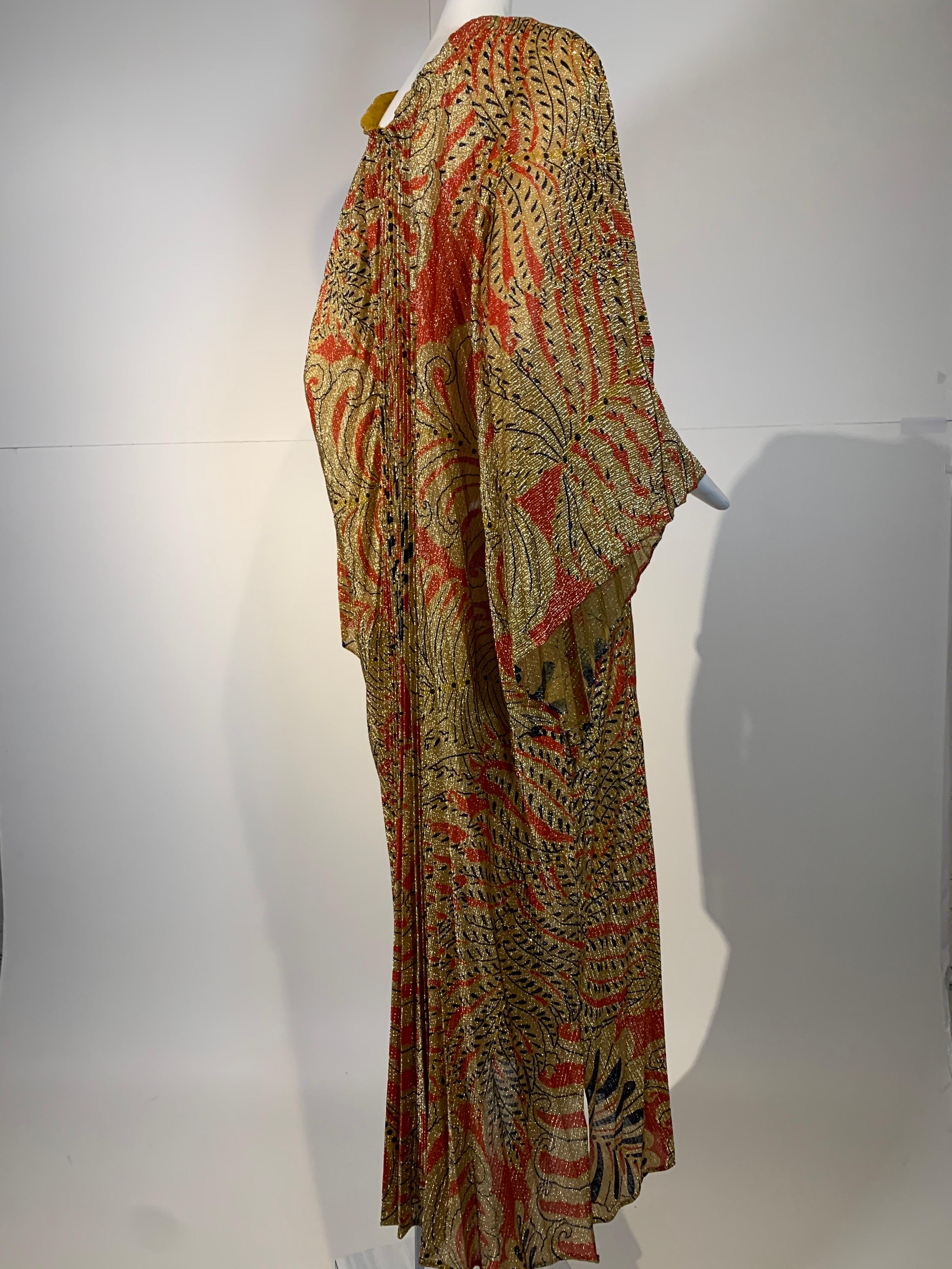 1960 Georgie Keyloun Pleated Gold Red & Black Lurex Print Caftan w/ Bell Sleeves In Excellent Condition In Gresham, OR