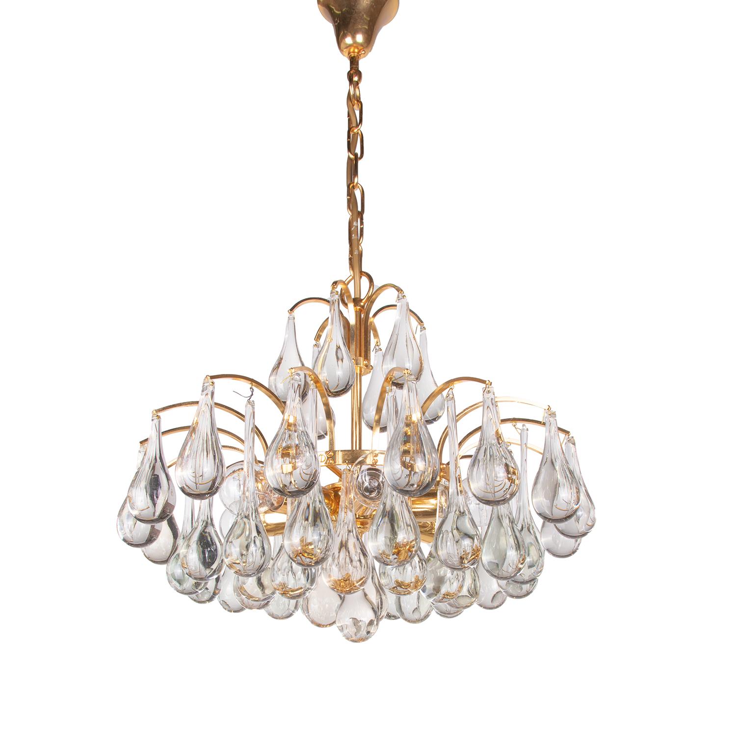 Elegant chandelier with a gold-plated brass frame and Murano glass teardrops. These lamps have an incomparable unique character. A touch of luxury fills the room. 
Manufacturer: Palwa, Palme & Walter, Germany, 1960s. 
Measures: diameter 15.75