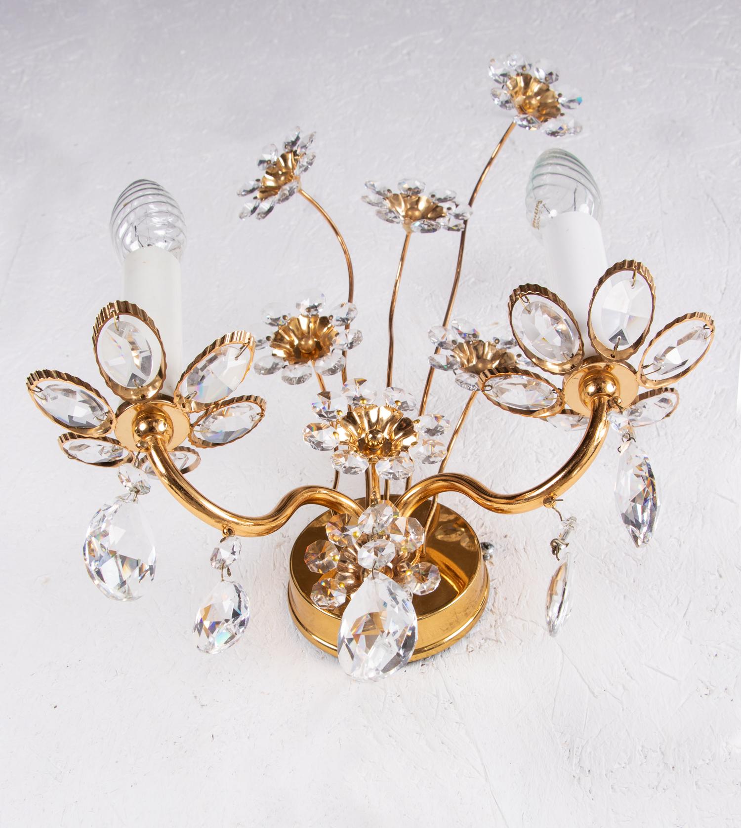1 'of 2' German Glamorous Palwa Jewel Wall Lamp Crystal & Gilt-Brass, 1960s In Good Condition For Sale In Niederdorfelden, Hessen