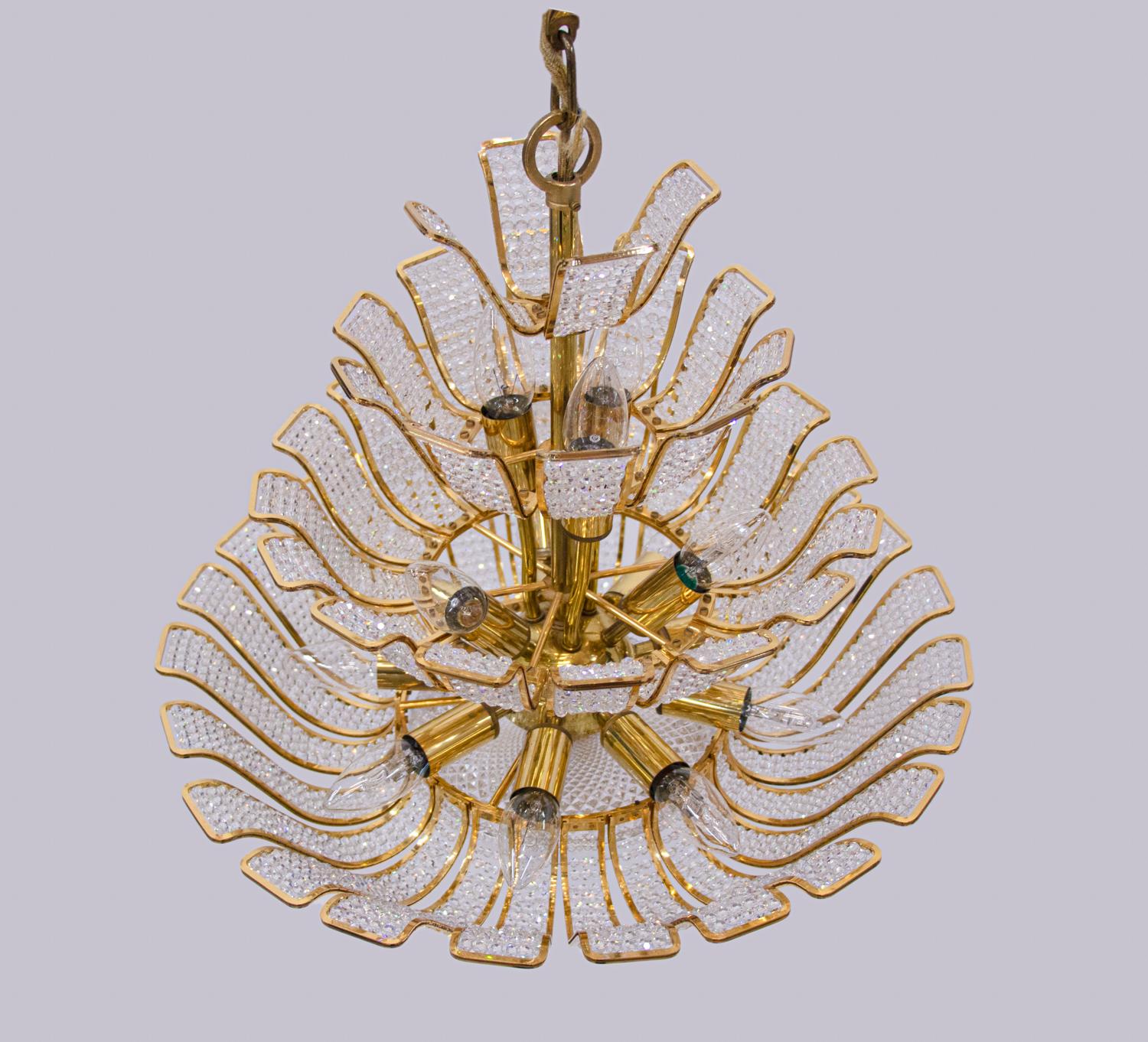 Lampadario Hollywood Regency in cristallo e ottone dorato di Palwa, Germania 1960 in vendita 7