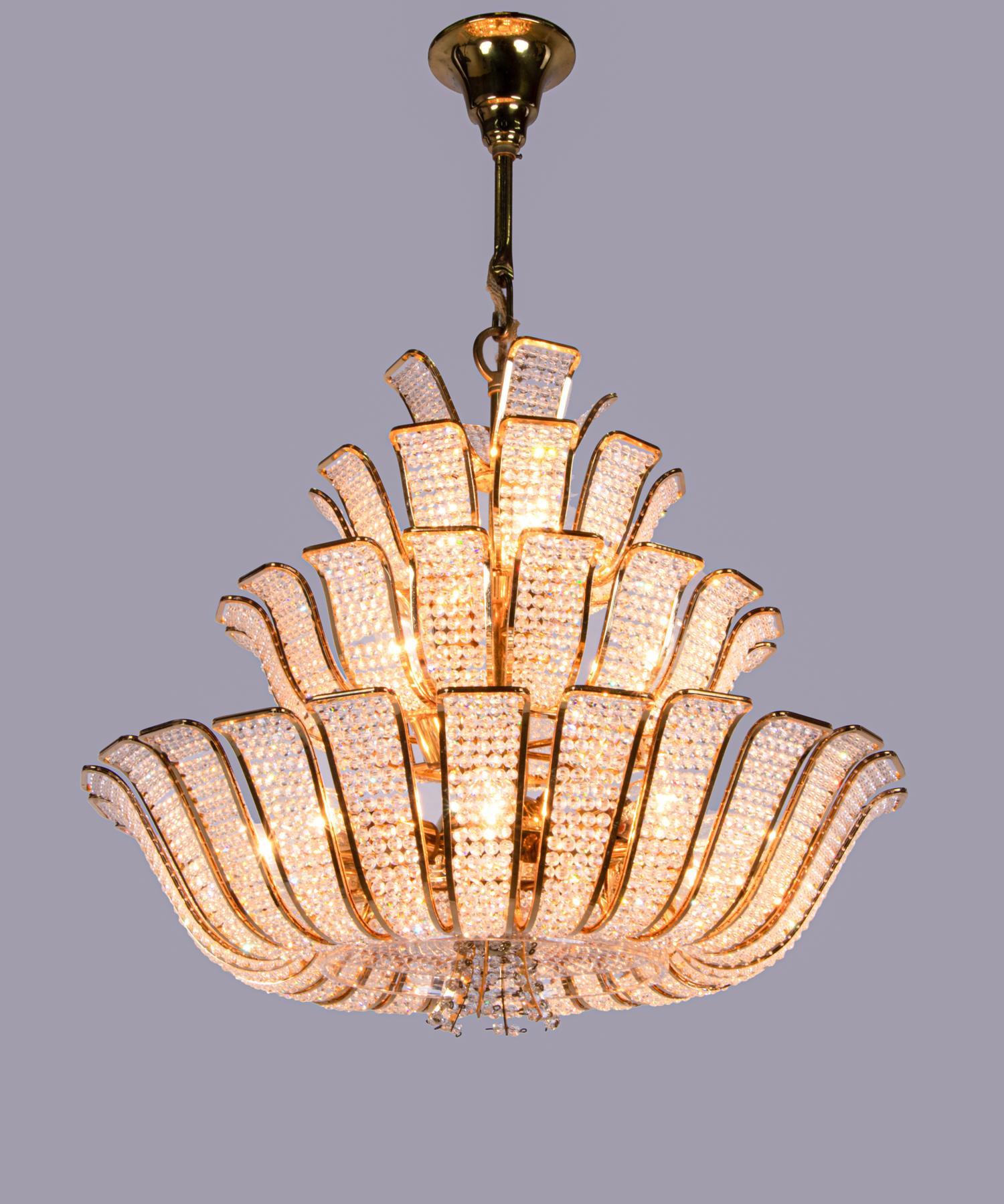 Tedesco Lampadario Hollywood Regency in cristallo e ottone dorato di Palwa, Germania 1960 in vendita