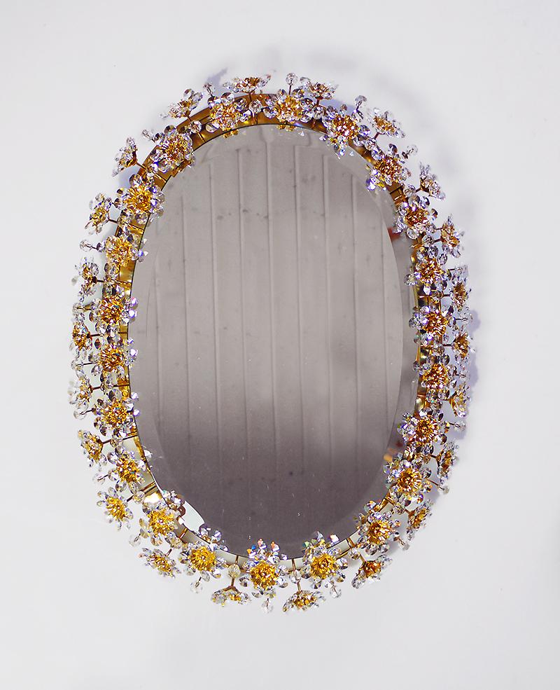 1960, Deutschland, Palwa, ovaler Spiegel mit Spiegelrücken aus Kristall und vergoldetem Messing von Christoph Palme im Angebot 3