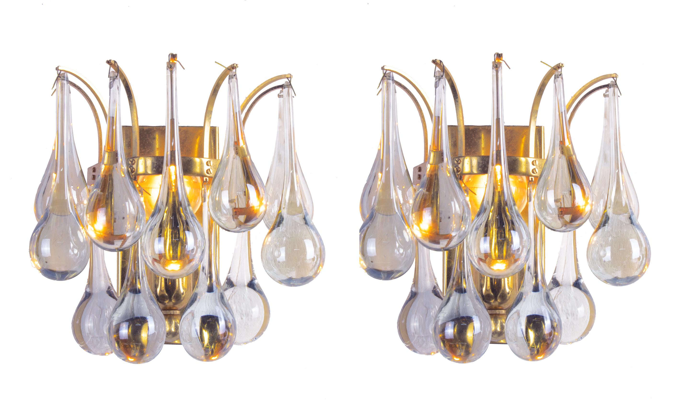 Elegant pair of wall sconces with a gold-plated brass frame and Murano glass teardrops. These lamps have an incomparable unique character. A touch of luxury fills the room. 
Manufacturer: Palwa, Palme & Walter, Germany, 1960s. 
Measures: height