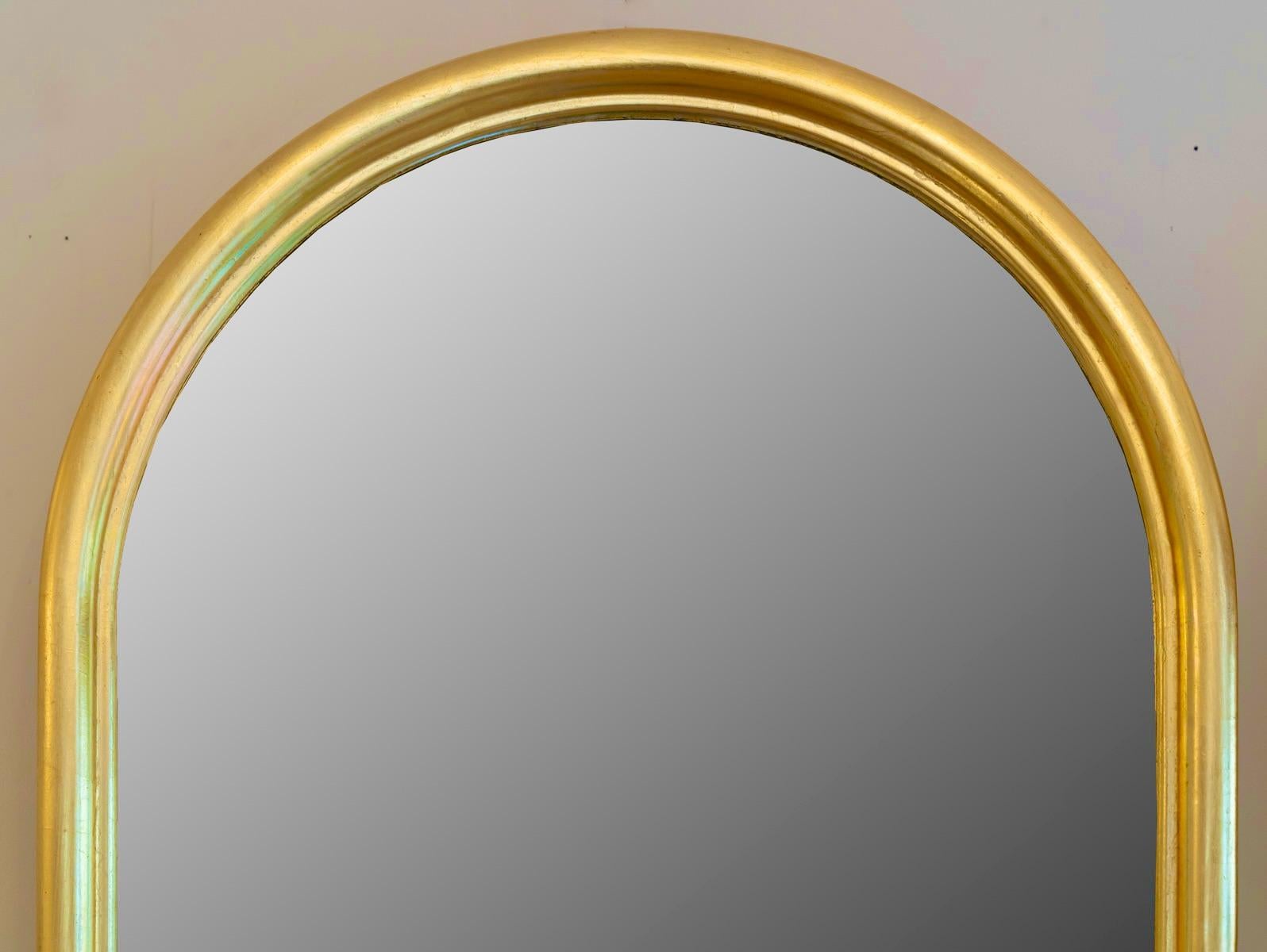 Timeless gilded wood mirrors 

Composed of a gilded wood frame with gold leaf and moldings. 
The mirror is inspired by a Romanesque ogive.
In the center, a large mirror follows the shape of the frame. 

4 mirrors available