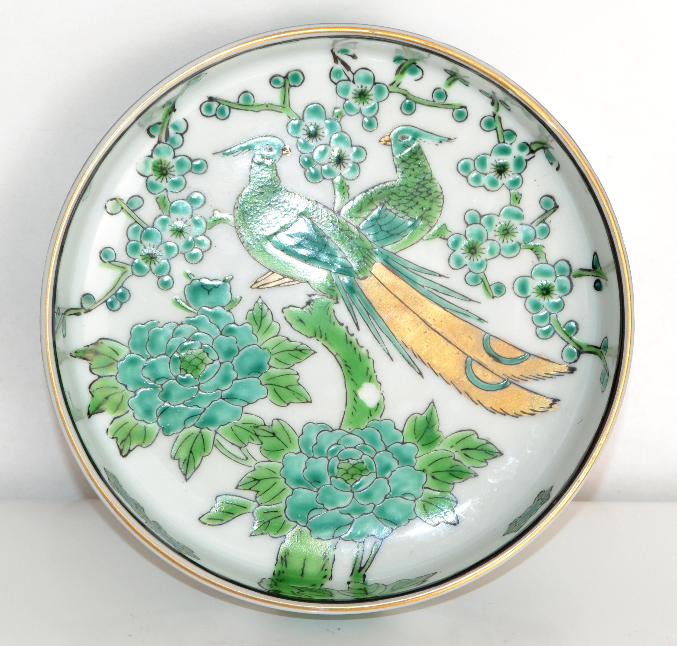 1960 Gold Imari Chinoiserie Hand Painted Green Gold White Bowl Peacock Motif For Sale 2