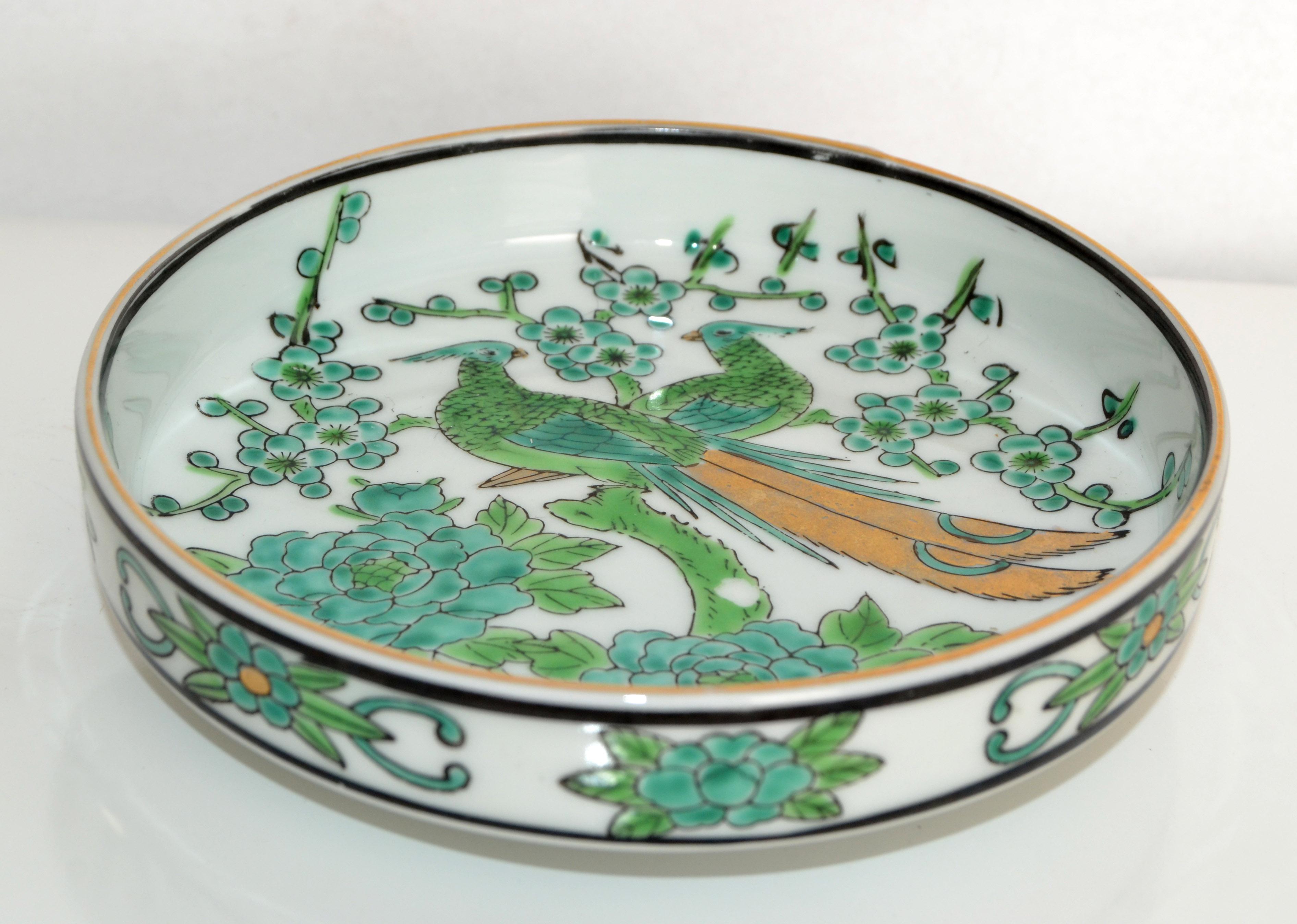 American 1960 Gold Imari Chinoiserie Hand Painted Green Gold White Bowl Peacock Motif For Sale