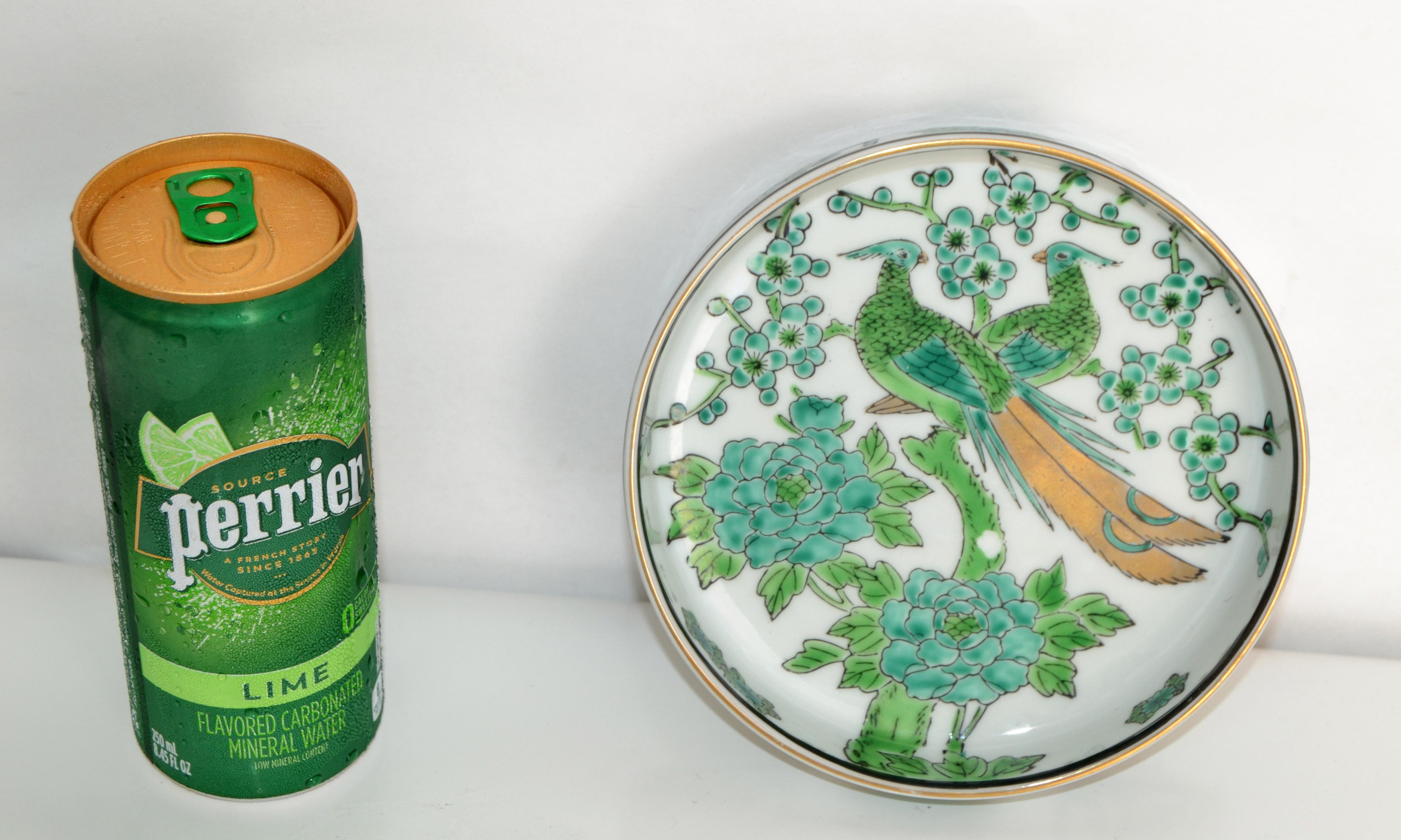 Hand-Crafted 1960 Gold Imari Chinoiserie Hand Painted Green Gold White Bowl Peacock Motif For Sale