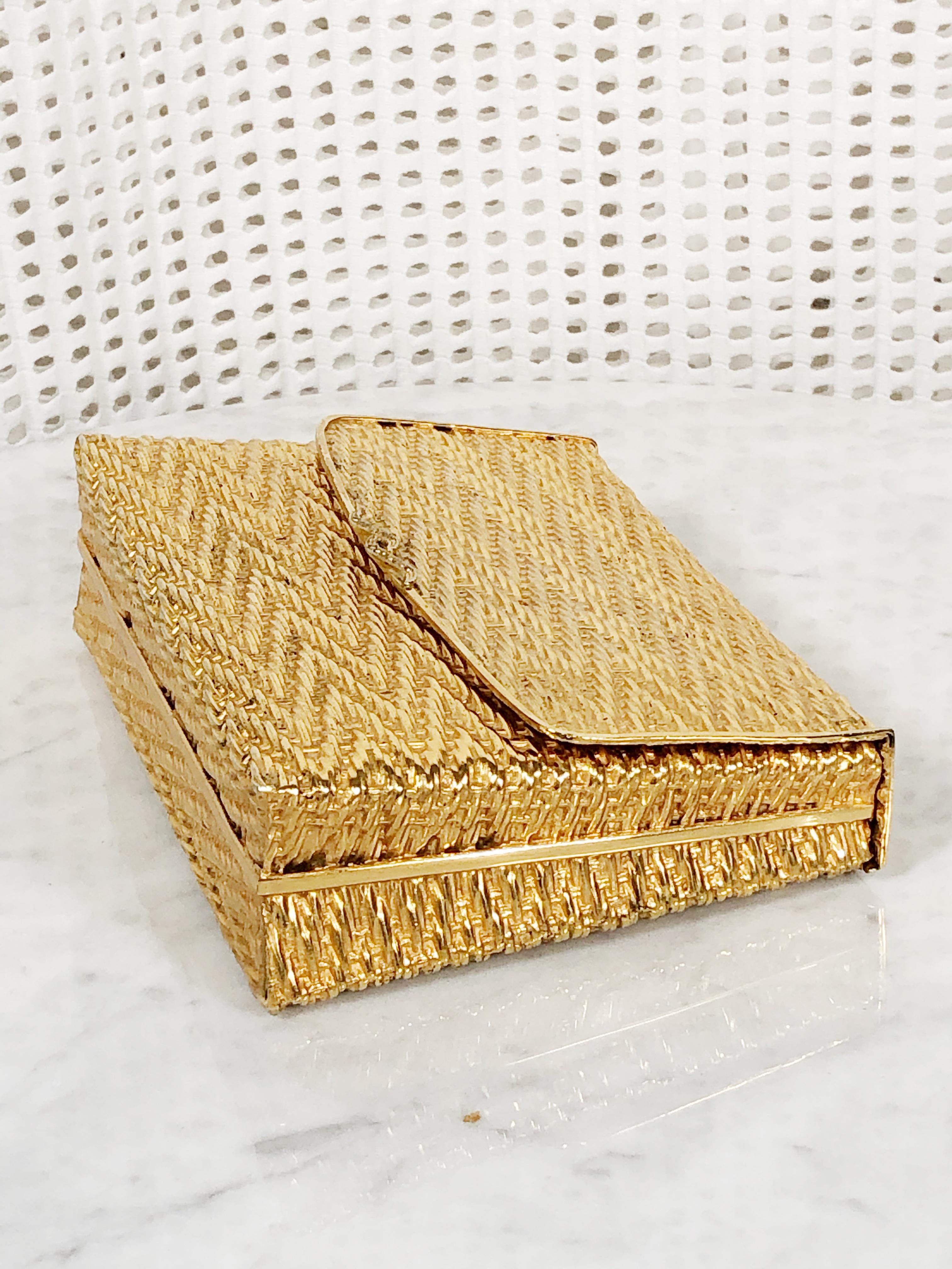 1960 Gold Metal Basket Weave Textured Evening Box Clutch w/ Mirror In Excellent Condition In Gresham, OR