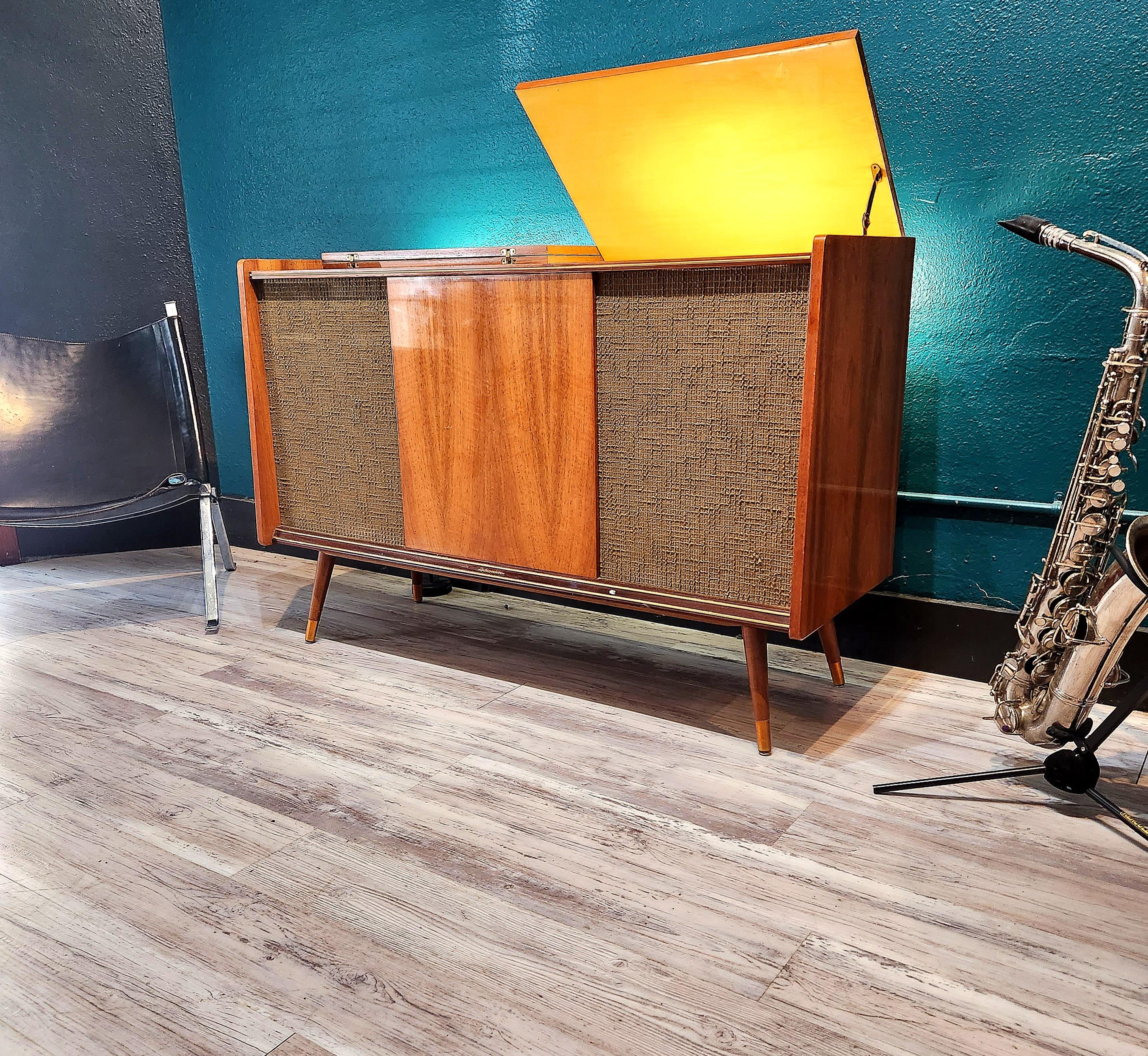 1960 Grundig Gold MCM mid century modern stereo console In Good Condition In Madison, WI