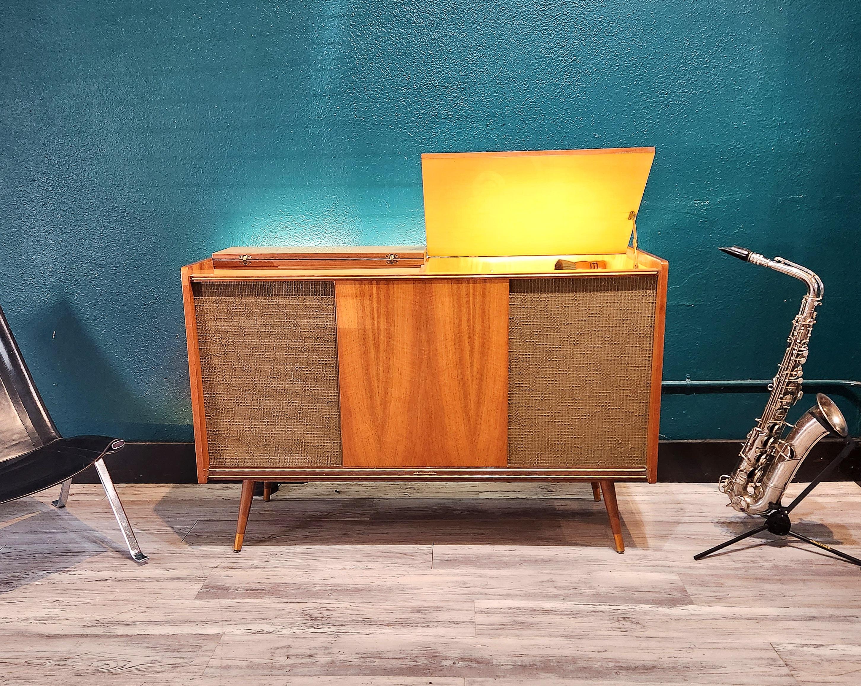 Wood 1960 Grundig Gold MCM mid century modern stereo console