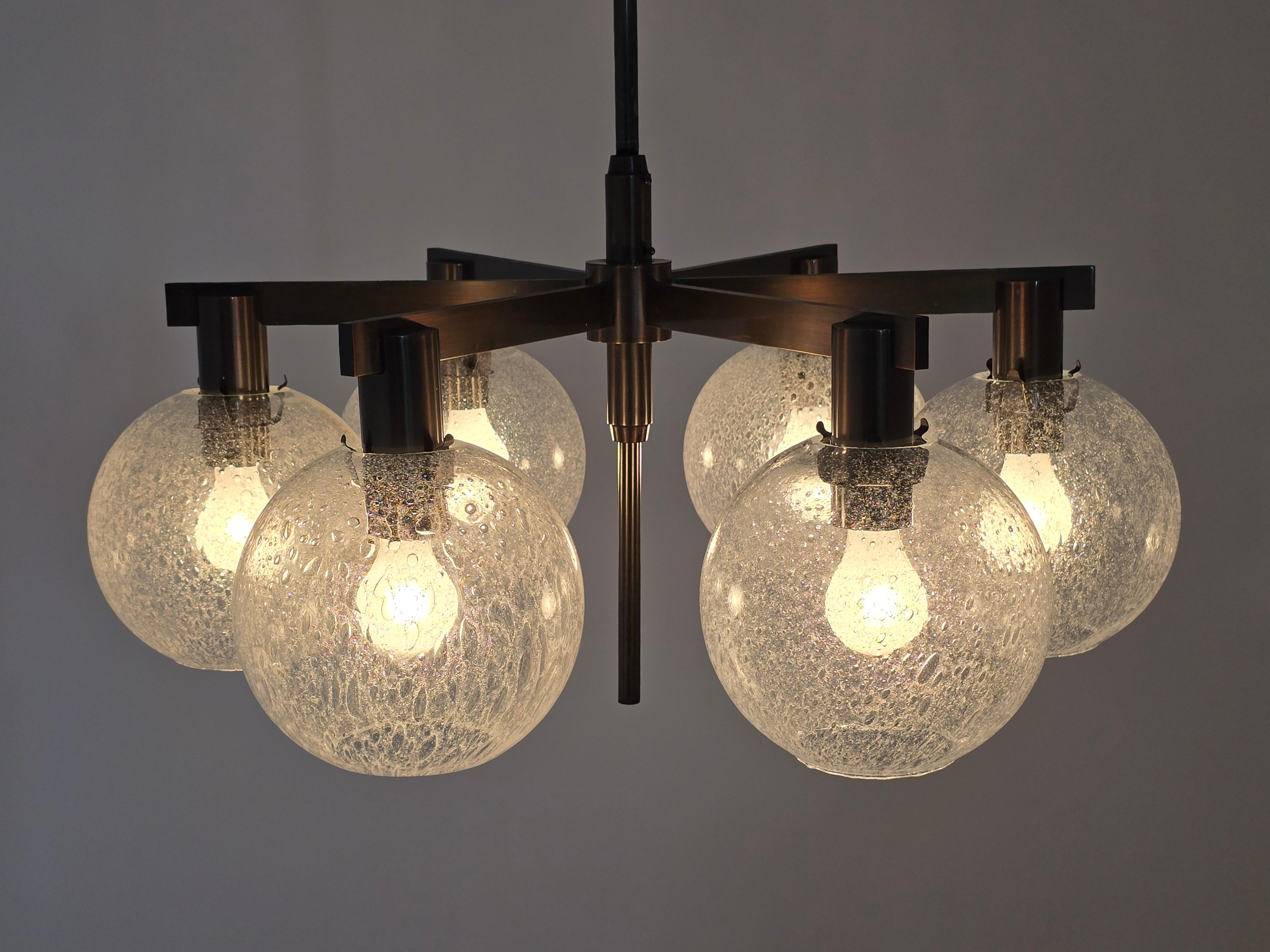 Vetro 1960 Lampadario Hans-Agne Jakobsson in ottone antico modello 348/6 in vendita