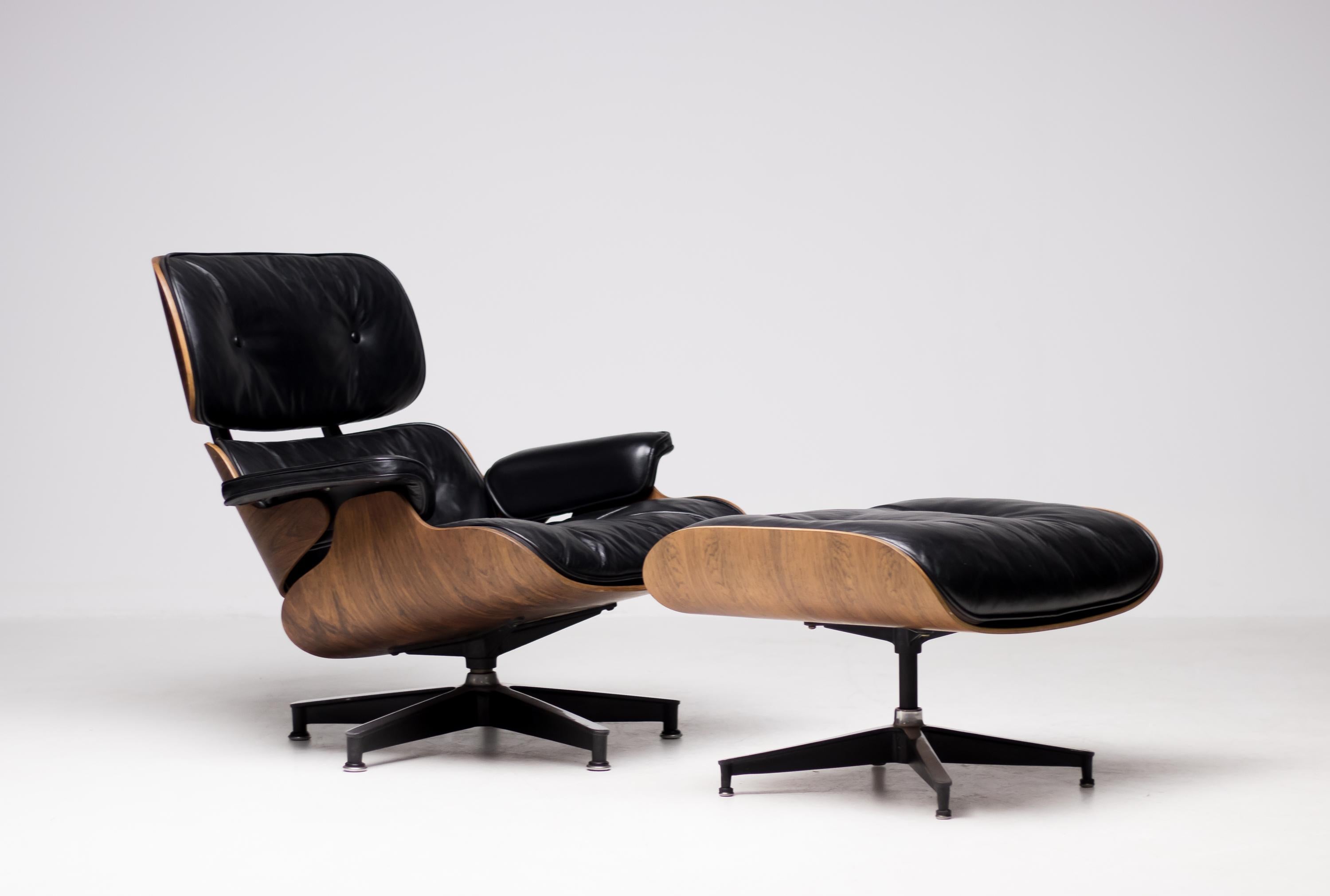 Very early lounge chair and ottoman designed by Charles and Ray Eames for Herman Miller, marked with production week 52 of 1960 on the label on the bottom of the seat cushion.
Since the production started in 1958, this is a very early example of