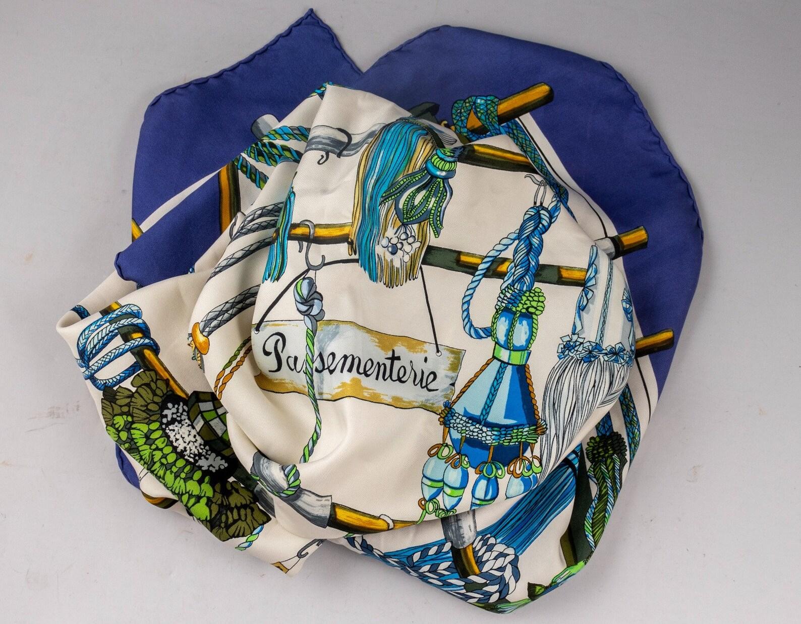 1960 Hermès Pañuelo de sarga de seda azul 