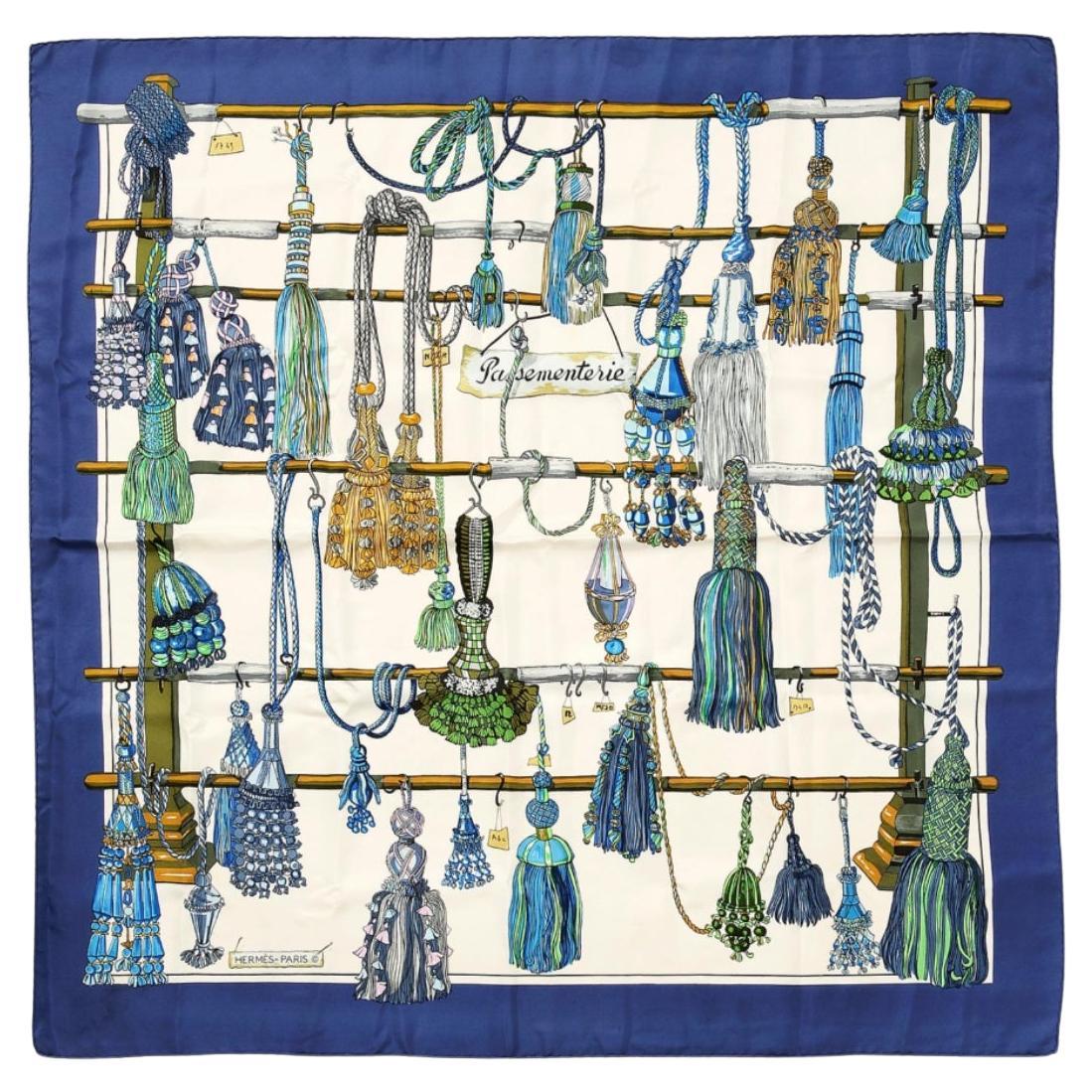1960 Hermès Pañuelo de sarga de seda azul "Passementerie" Françoise Heron 90 cm en venta