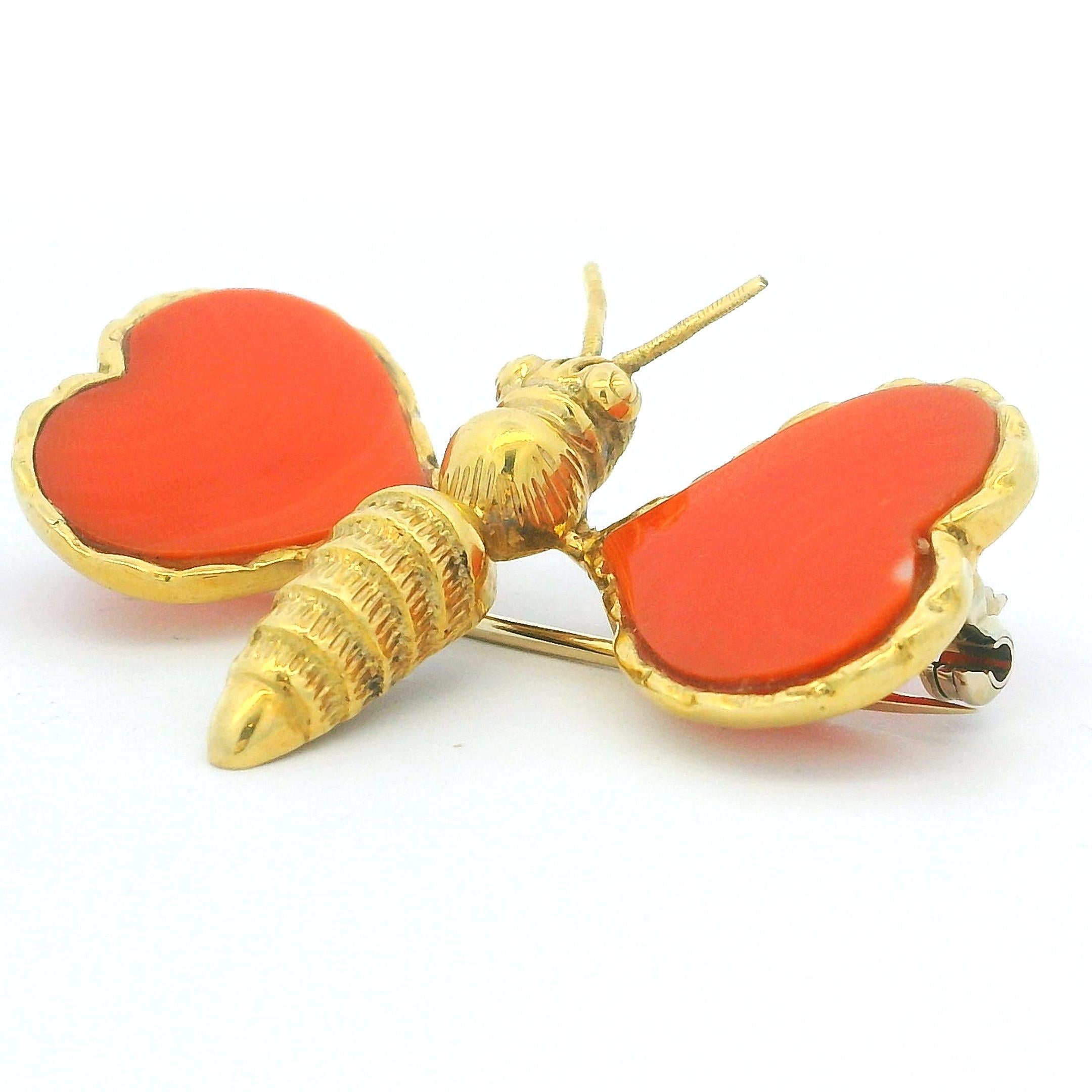 1960 Italienische 18K Gold Korallen Schmetterling Brosche - Herzförmige Flügel - 10.18g (Antiker Kissenschliff) im Angebot