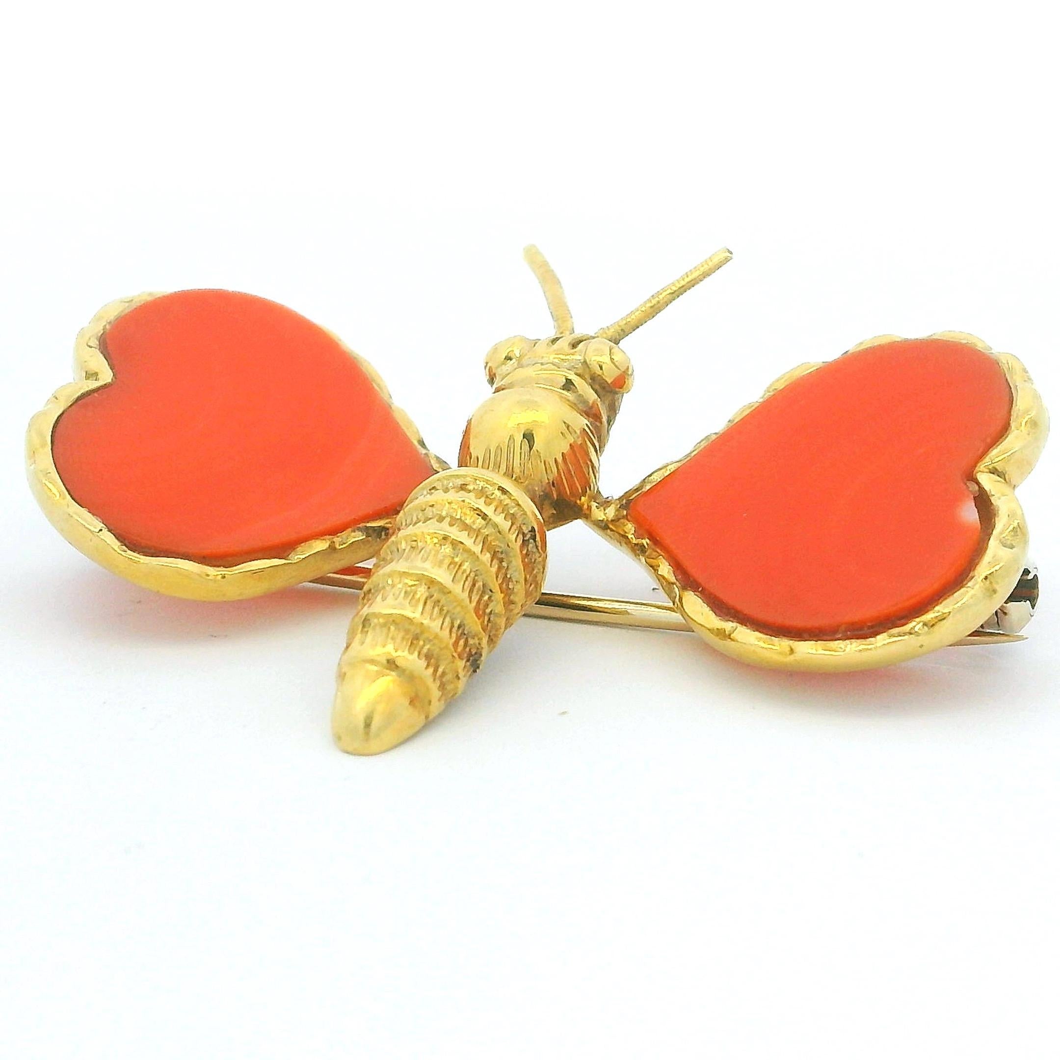 1960 Italienische 18K Gold Korallen Schmetterling Brosche - Herzförmige Flügel - 10.18g im Zustand „Hervorragend“ im Angebot in Miami, FL
