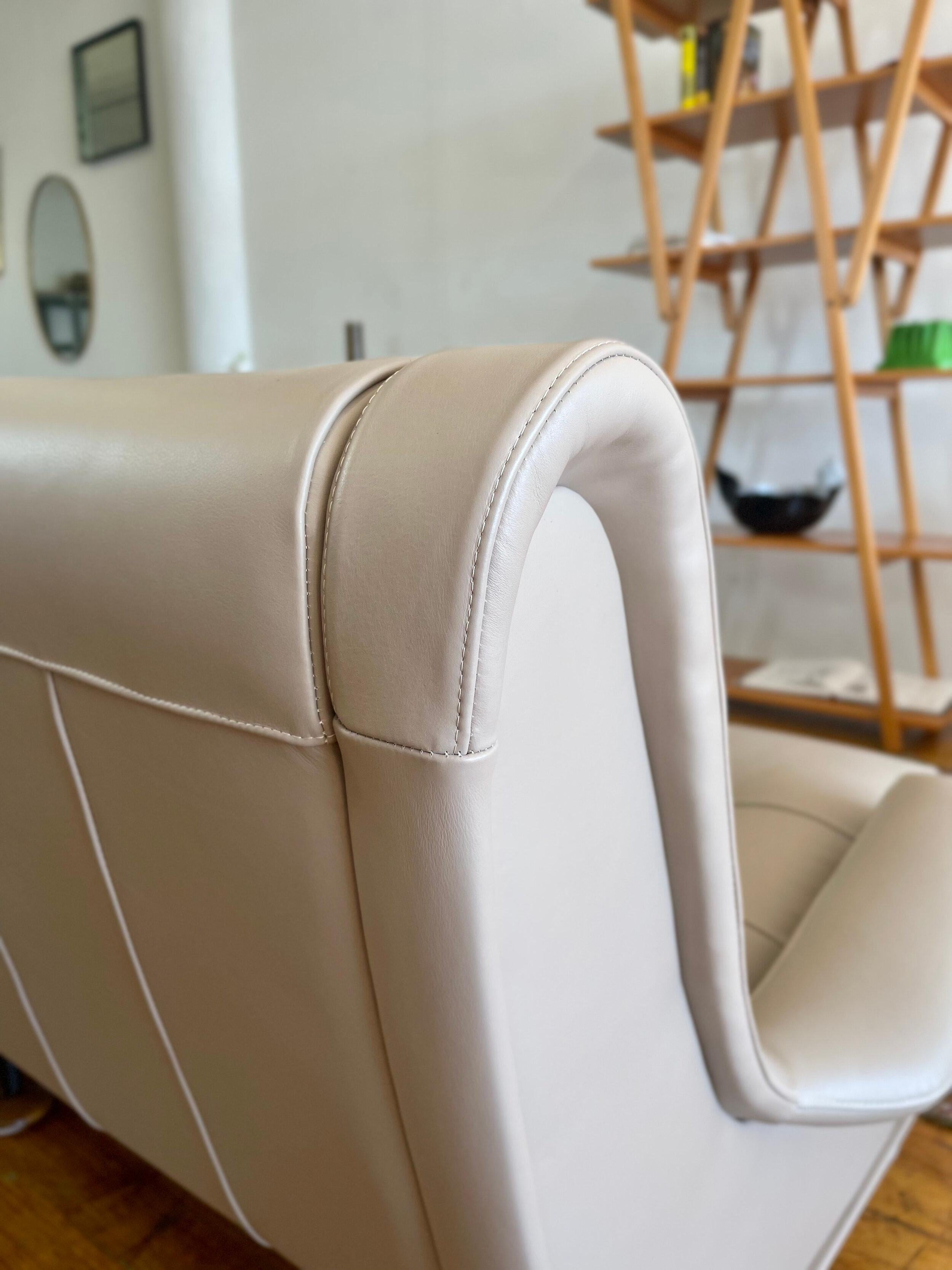 1960 Italian Leather Sofa 'Regent' Designed by Marco Zanuso for Arflex For Sale 8
