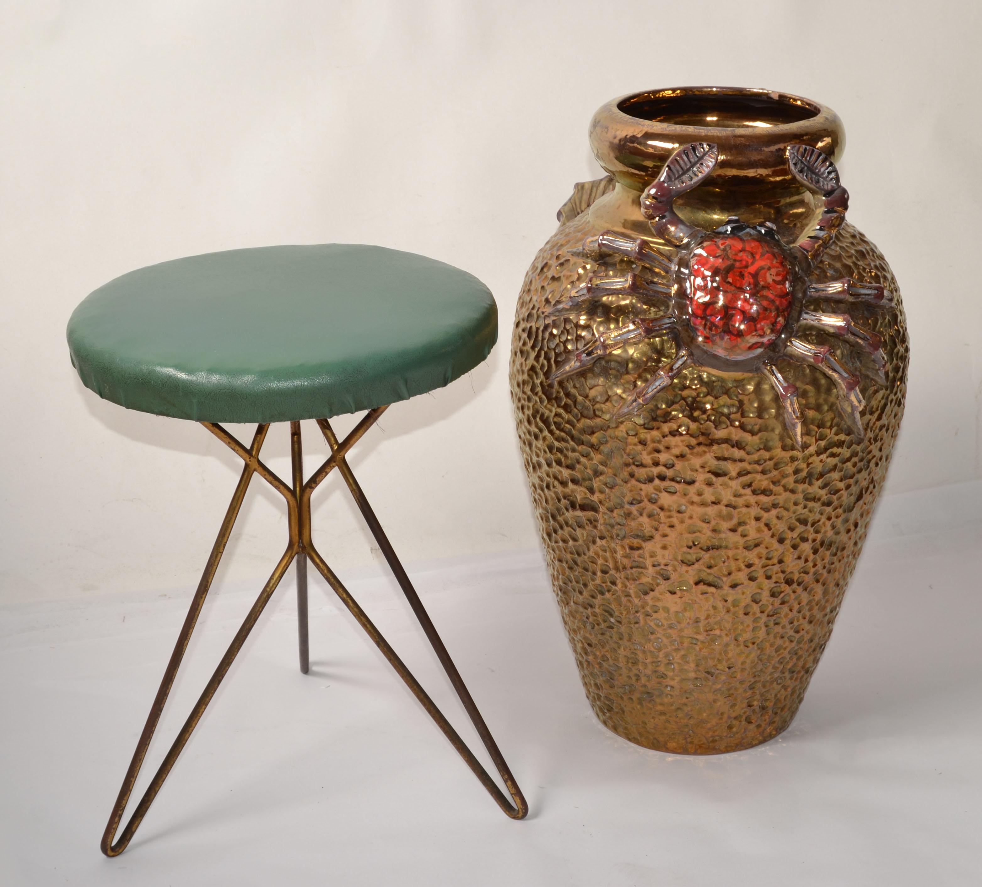 1960 Italien Mid-Century Modern After Gio Ponti Tabouret en vinyle Pieds évasés en laiton en vente 5