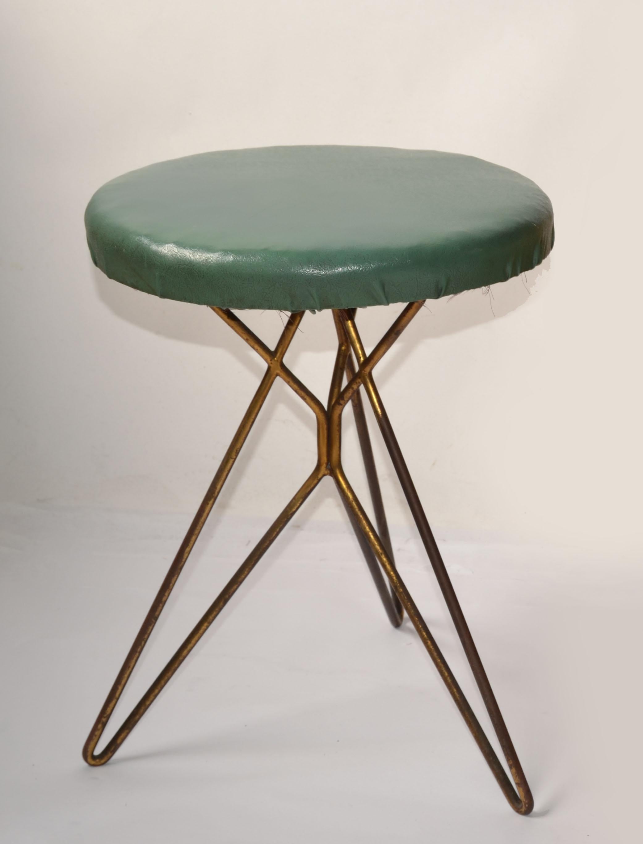 1960 Italien Mid-Century Modern After Gio Ponti Tabouret en vinyle Pieds évasés en laiton en vente 6