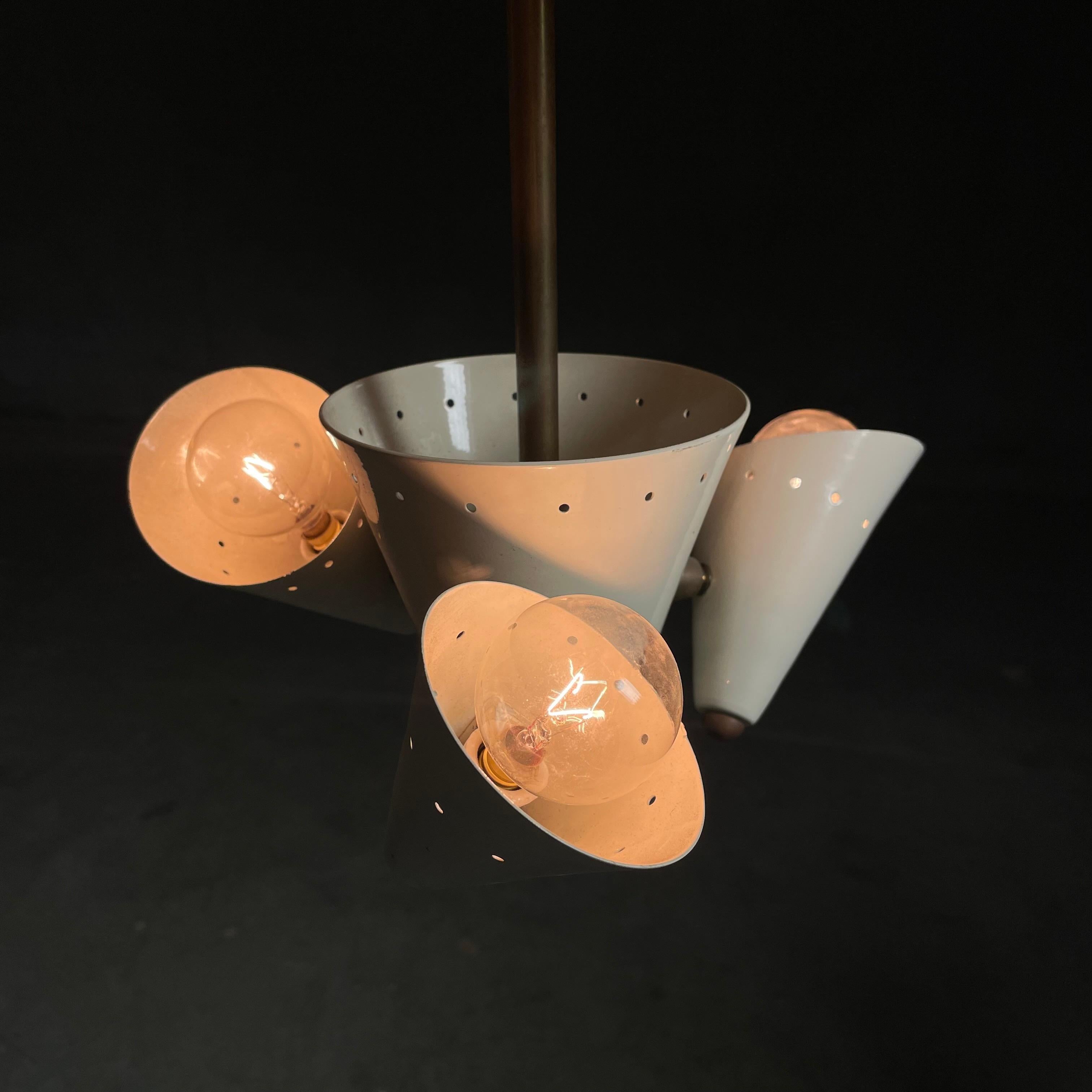 Metallo 1960 Lampada a sospensione italiana di metà secolo moderno in vendita
