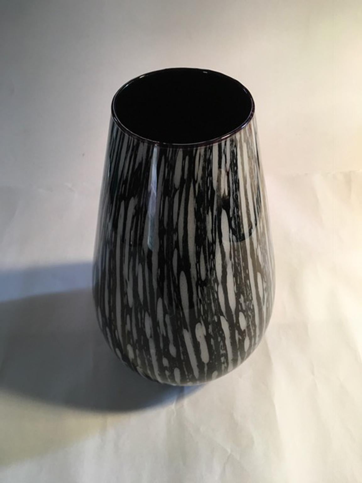 1960 Italian Modern Design Vase in Black and White Blown Glass 5