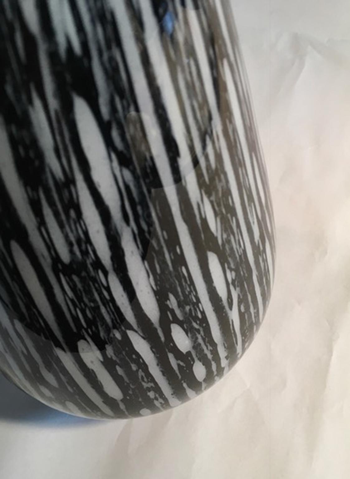 1960 Italian Modern Design Vase in Black and White Blown Glass 8