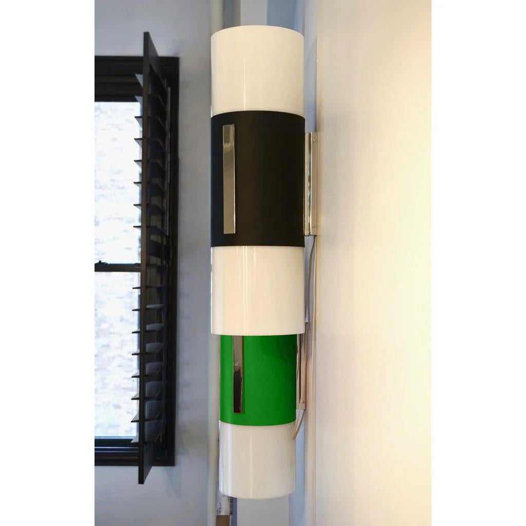 Metà XX secolo 1960 Coppia italiana di lampade da soffitto e da parete alte in bianco e nero in vendita