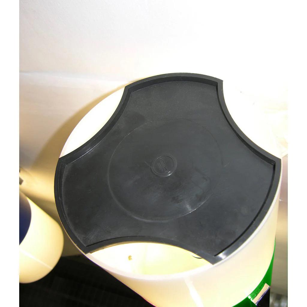 Metallo 1960 Coppia italiana di lampade da soffitto e da parete alte in bianco e nero in vendita
