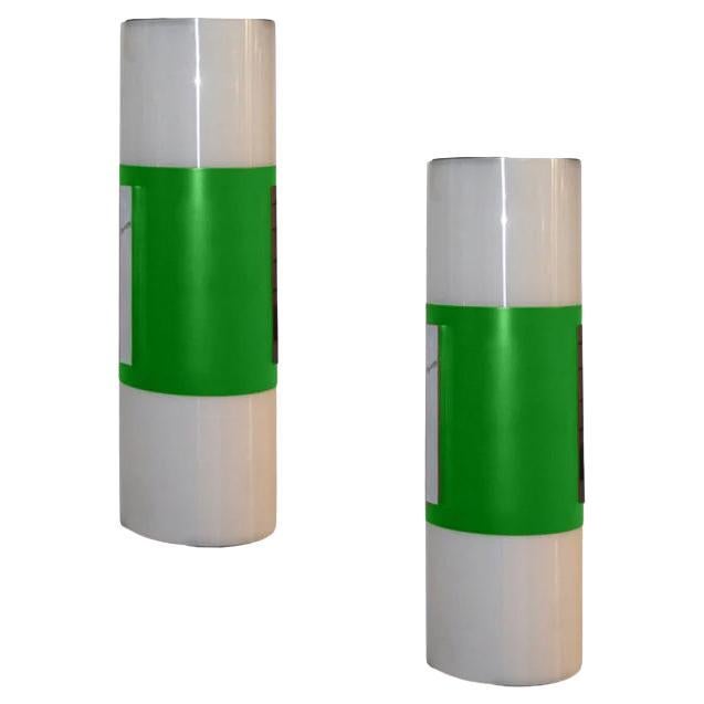 1960 Coppia italiana di lampade da soffitto/parete alte in verde foresta e bianco