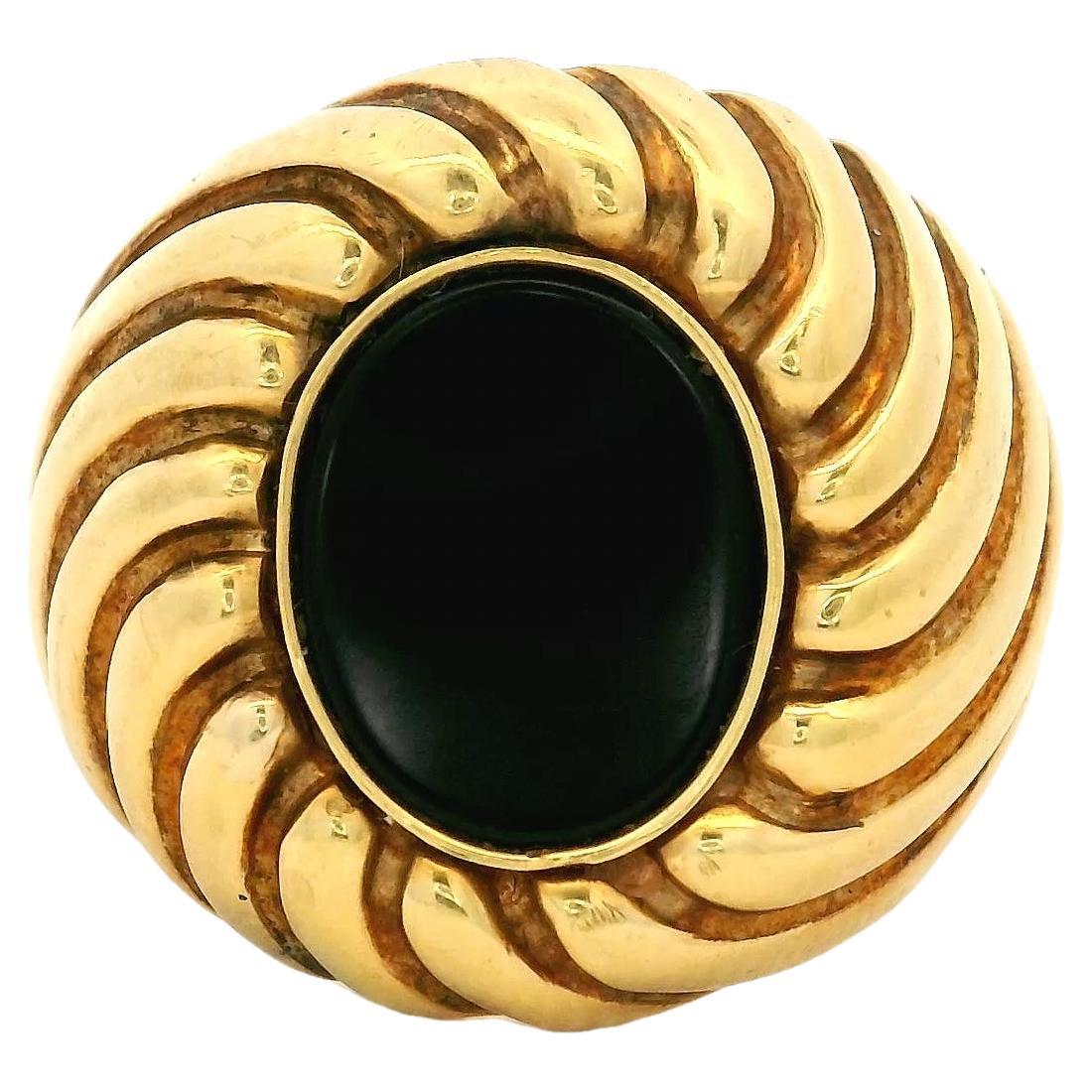 1960 Bague italienne en or 18 carats avec cabochon d'onyx noir en vente