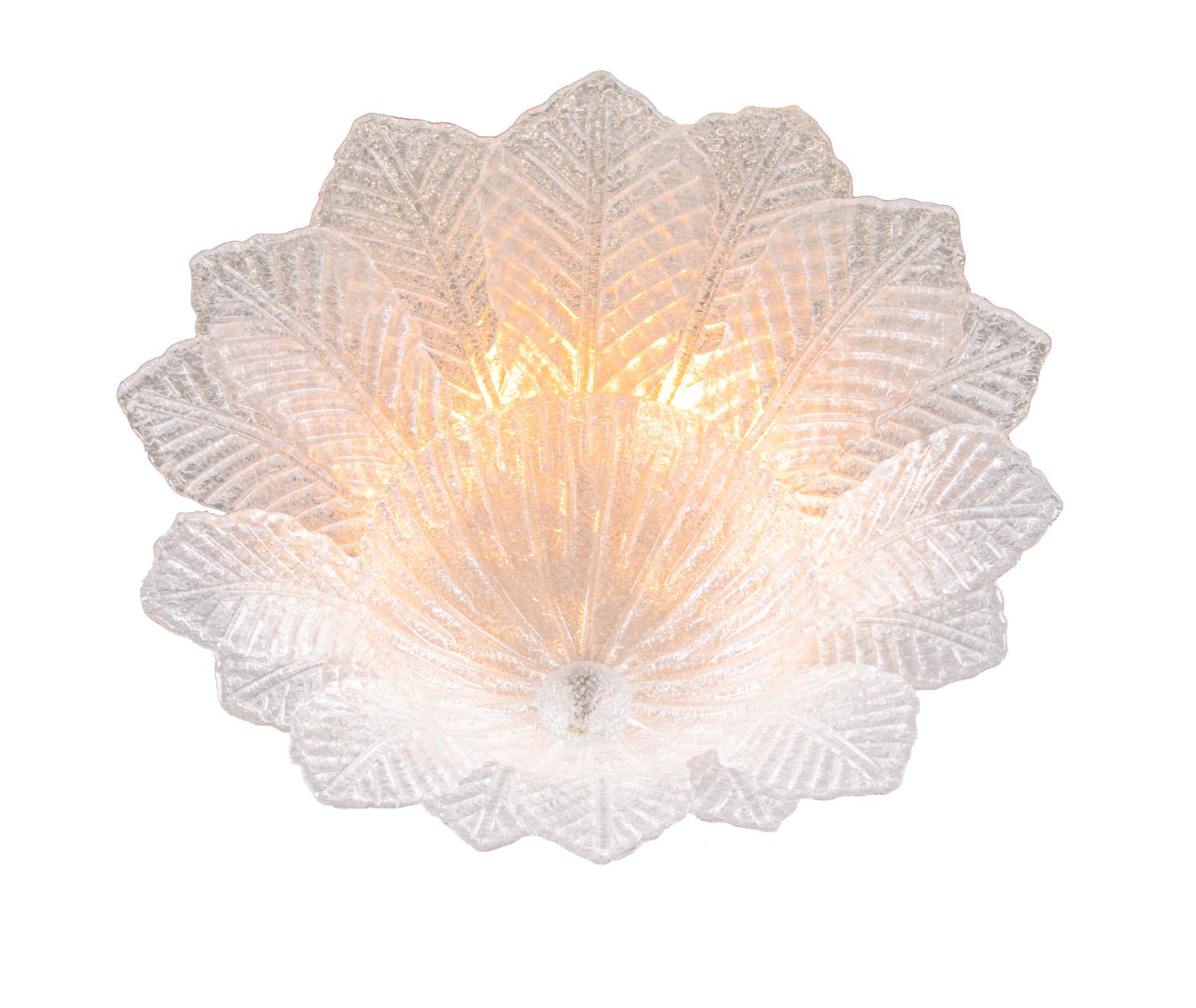 Elegant large Venetian Hollywood Regency style Palmette flush mount with 16 and clear Murano glass leaves mounted on gold plated brass frame. With this luxury light you make a clear statement in your interior design. A real eyecatcher even unlit.