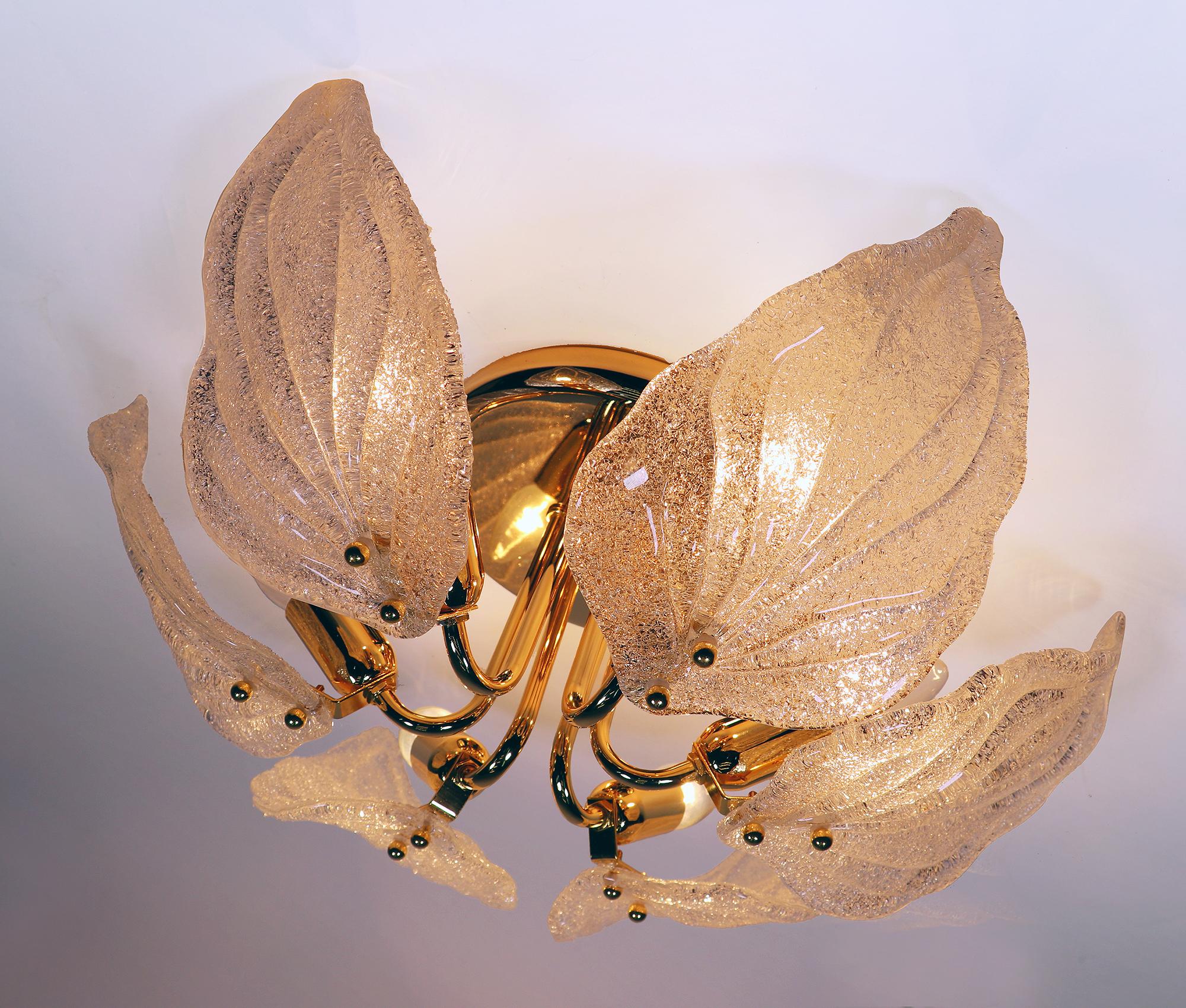 1 'of 2' Leaf Flush Mount Chandelier Murano Glass & Brass by Novaresi Italy 1970 In Good Condition For Sale In Niederdorfelden, Hessen