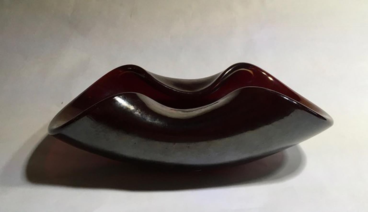 1960 Italy Mid-Century modern iridescent rubin color blown paste glass bowl

With certificate of authenticity