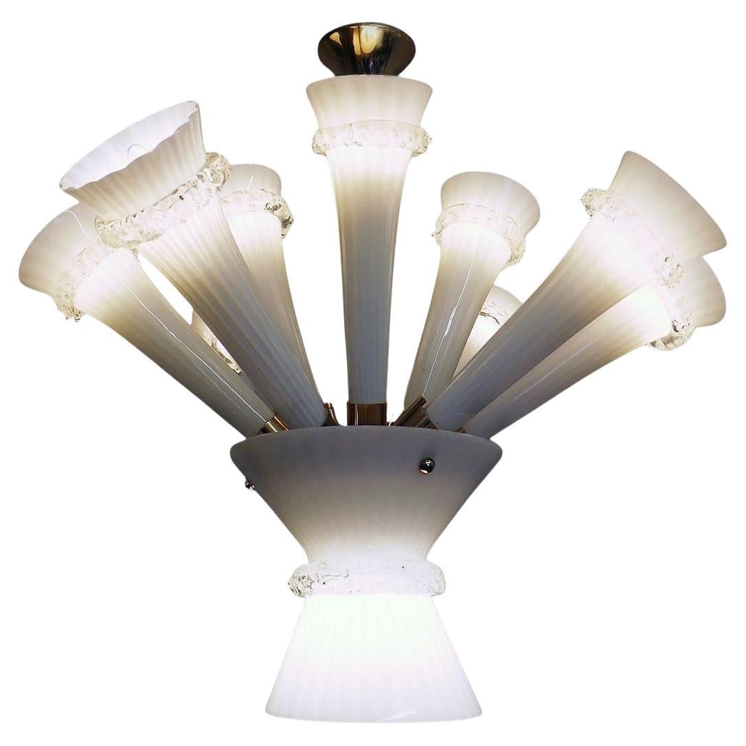 Lustre trompette Venini en verre de Murano opalin et laiton, Italie 1960