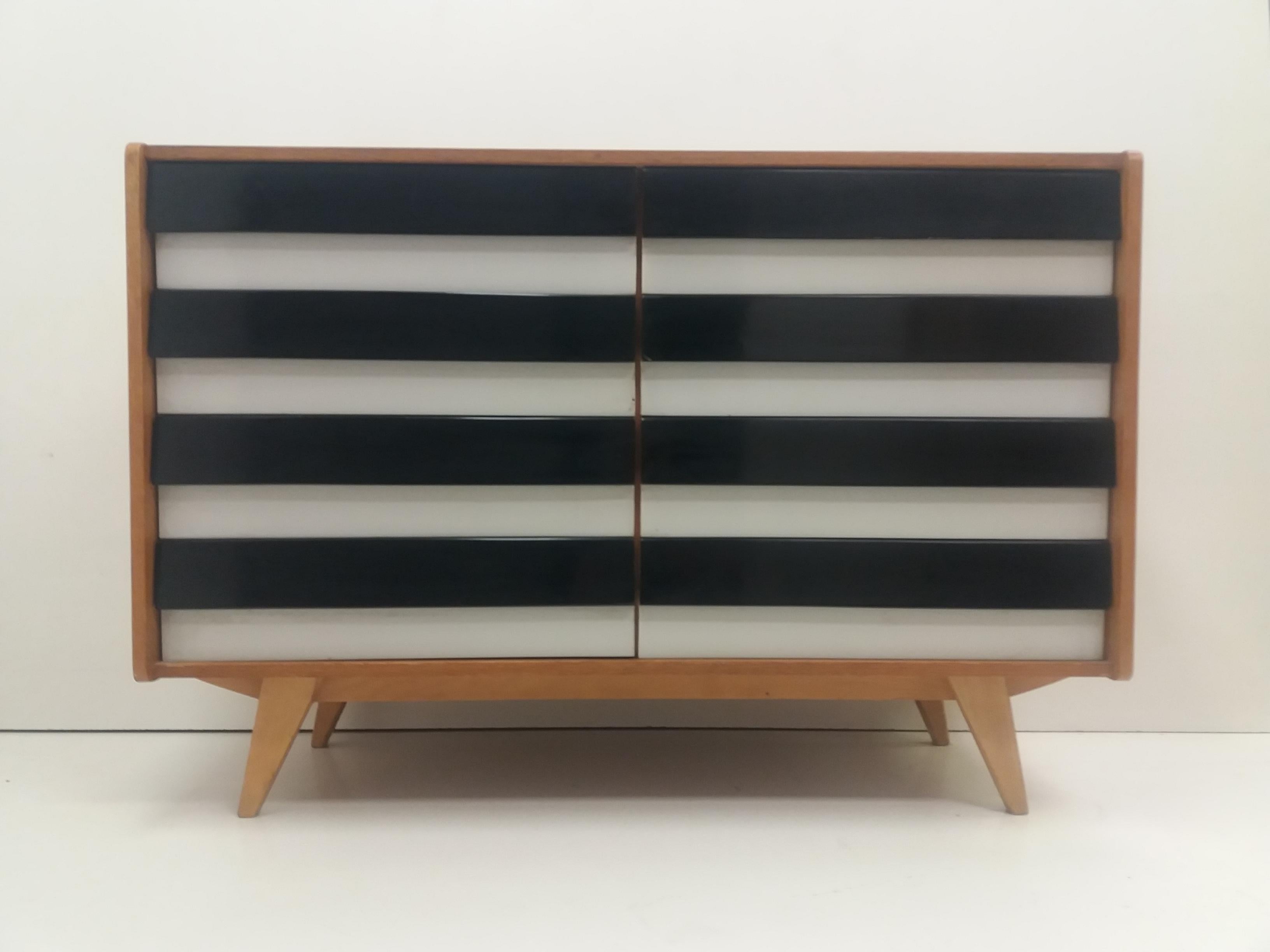 - Good original condition 
- Presented for the first time at Expo 58 in Brussels. 
- Wooden veneered construction - light beech veneer, drawers hardened plastic, drawer frames painted original.