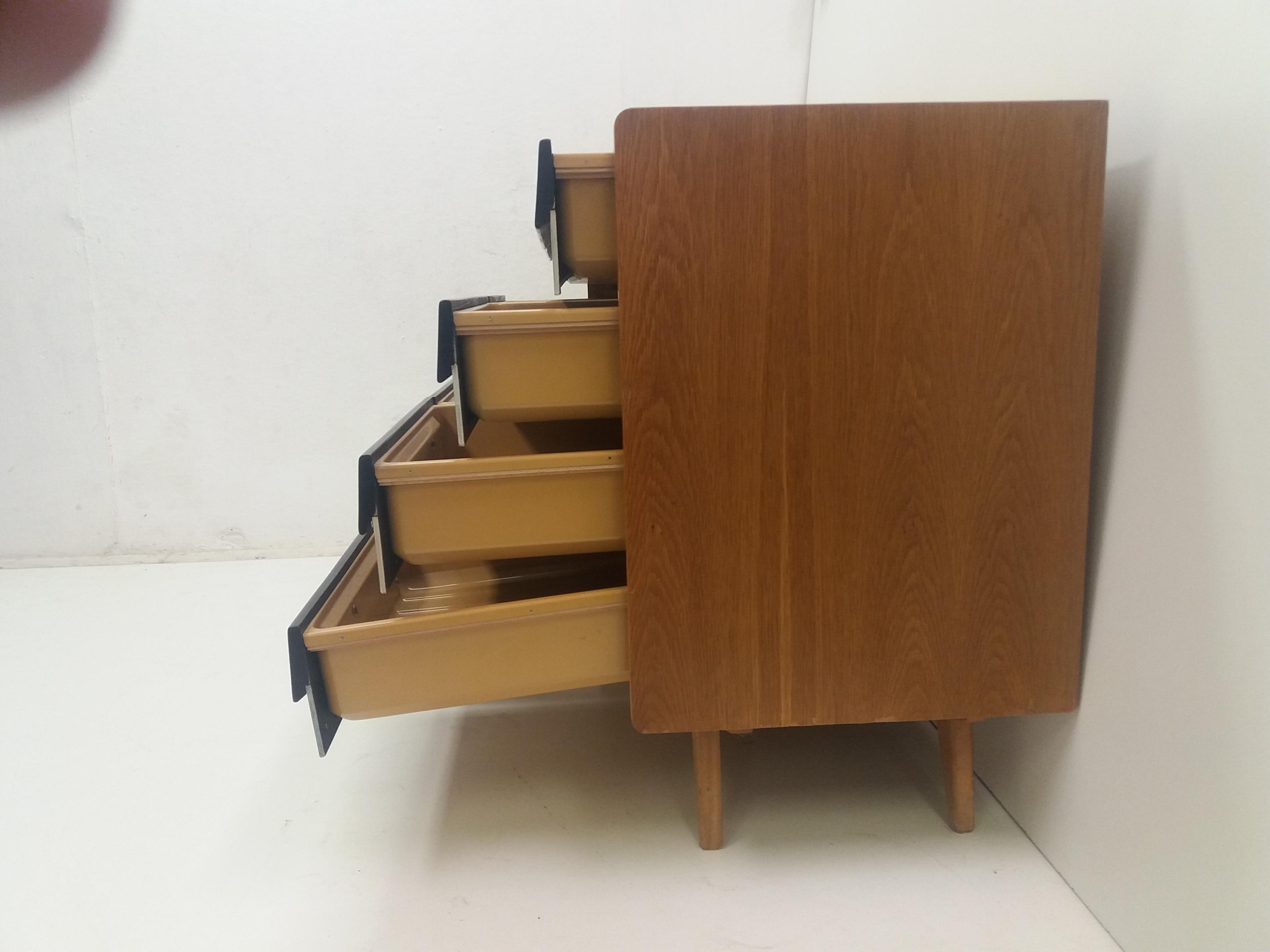 Commode rétro Ji Jiroutek de 1960, Jiroutek, Tchécoslovaquie en vente 1