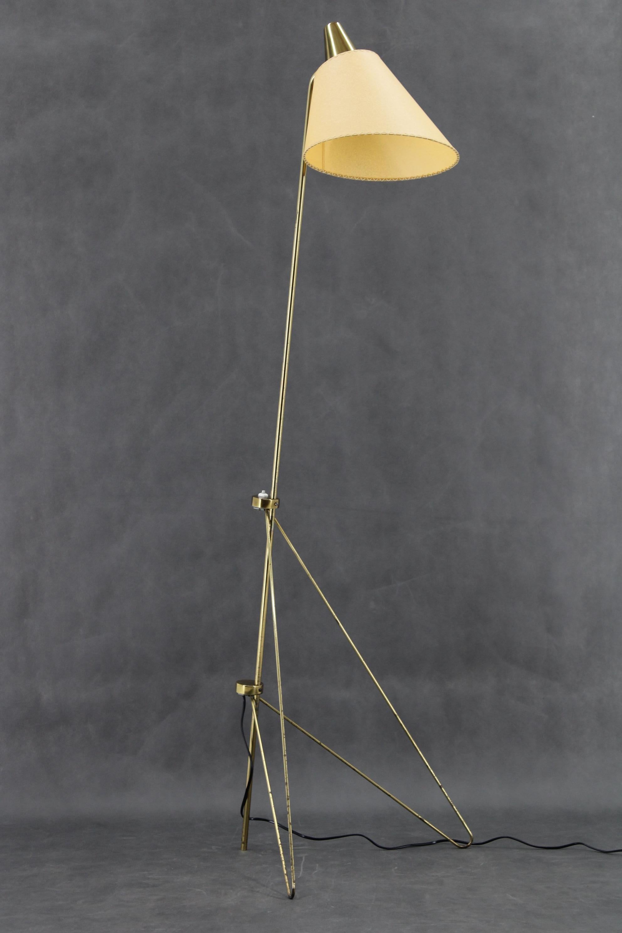 - cleaned,polished and rewired 
- 1x , E26-E27bulb 
- New lamp shade 
- US wiring compatible-Good original condition with minor signs of use