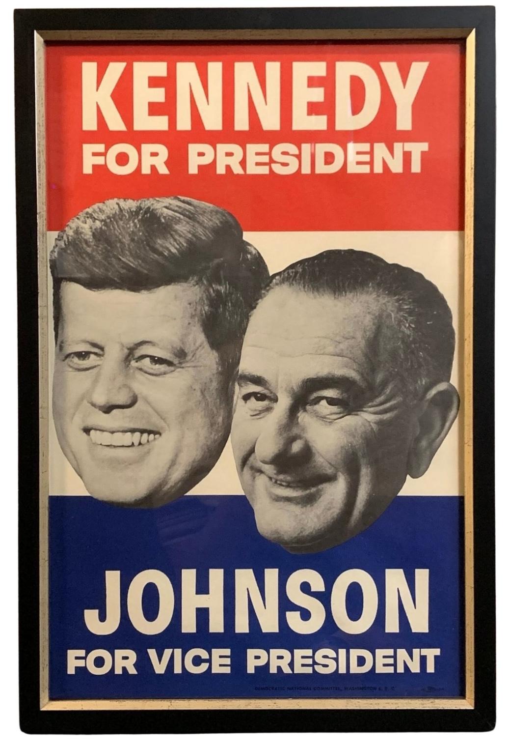 Il s'agit d'une affiche de campagne originale de 1960 pour les candidats démocrates John F. Kennedy et Lyndon B. A. Johnson, élus 35e président et 37e vice-président. Cette affiche a fait partie intégrante de leur campagne en 1960.
L'affiche