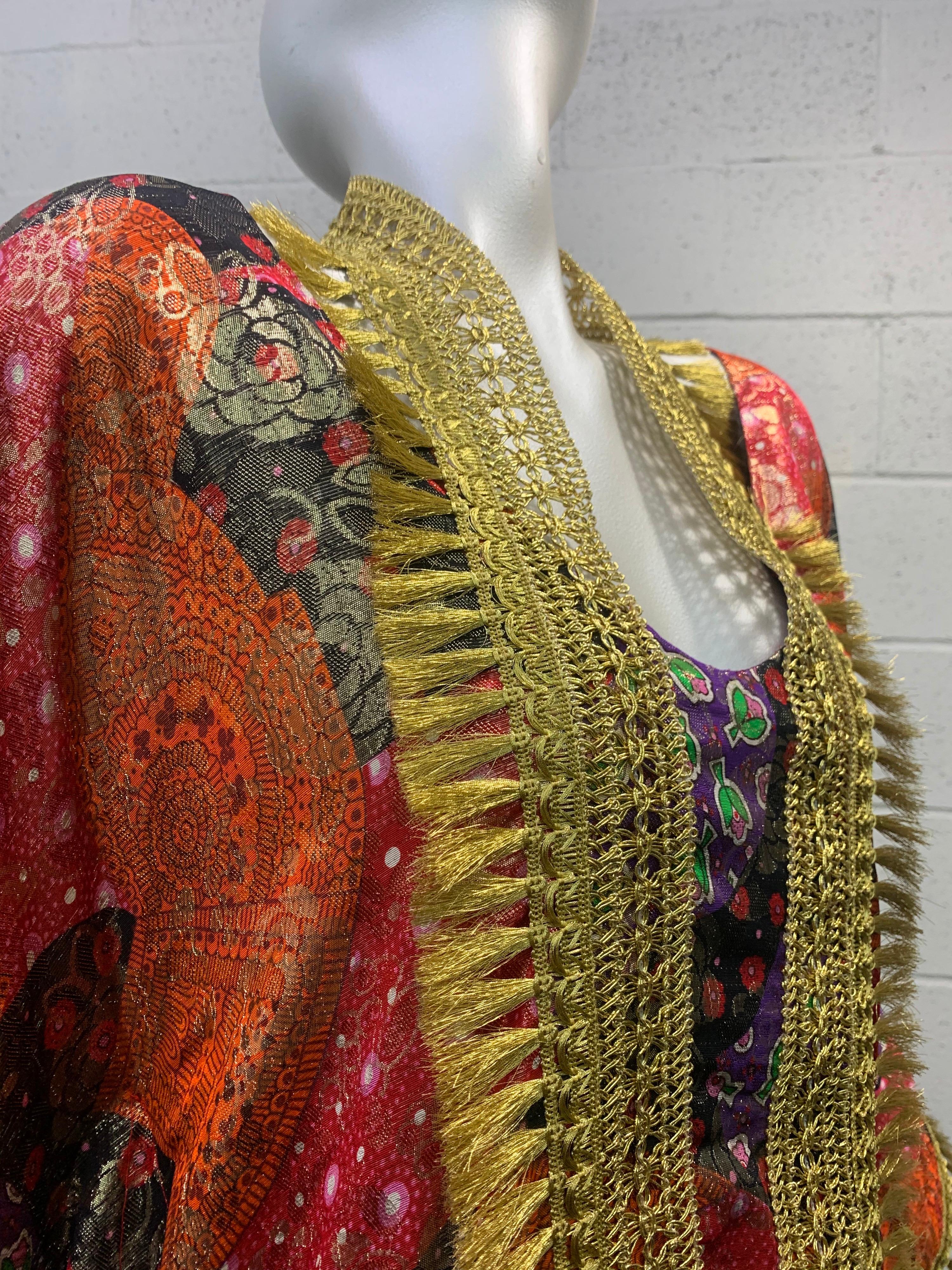 1960 Lame Brocade Floral Printed & Fitted Caftan W/ Heavy Brass Fringe Trim In Excellent Condition For Sale In Gresham, OR