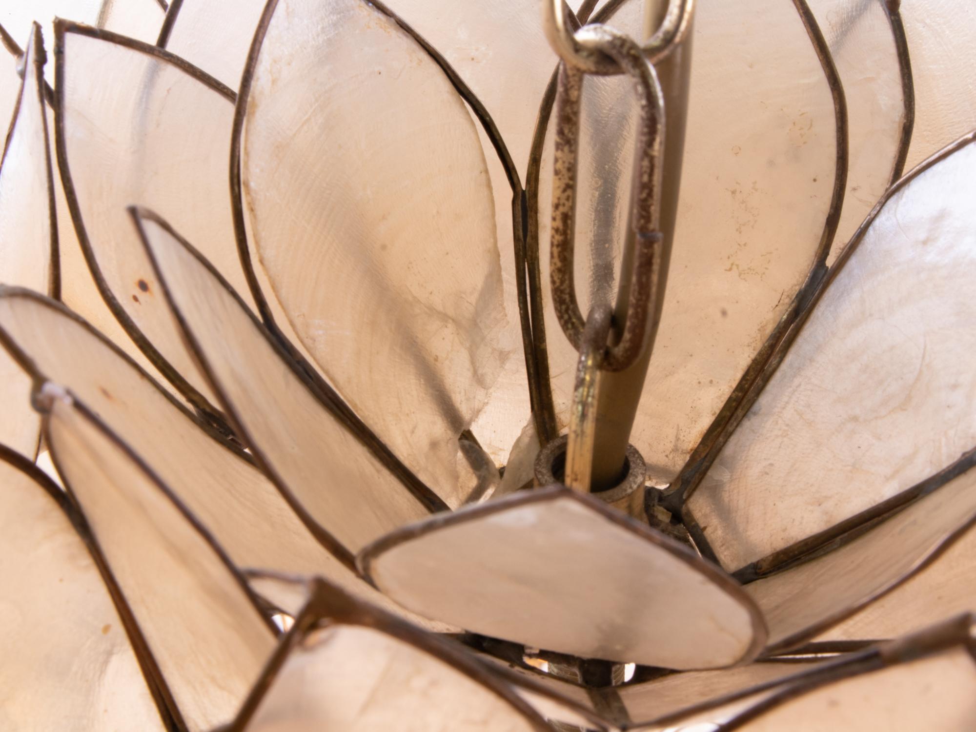 Milieu du XXe siècle 1960 Large Art Glass Pendant Light Lotus Ball Chandelier