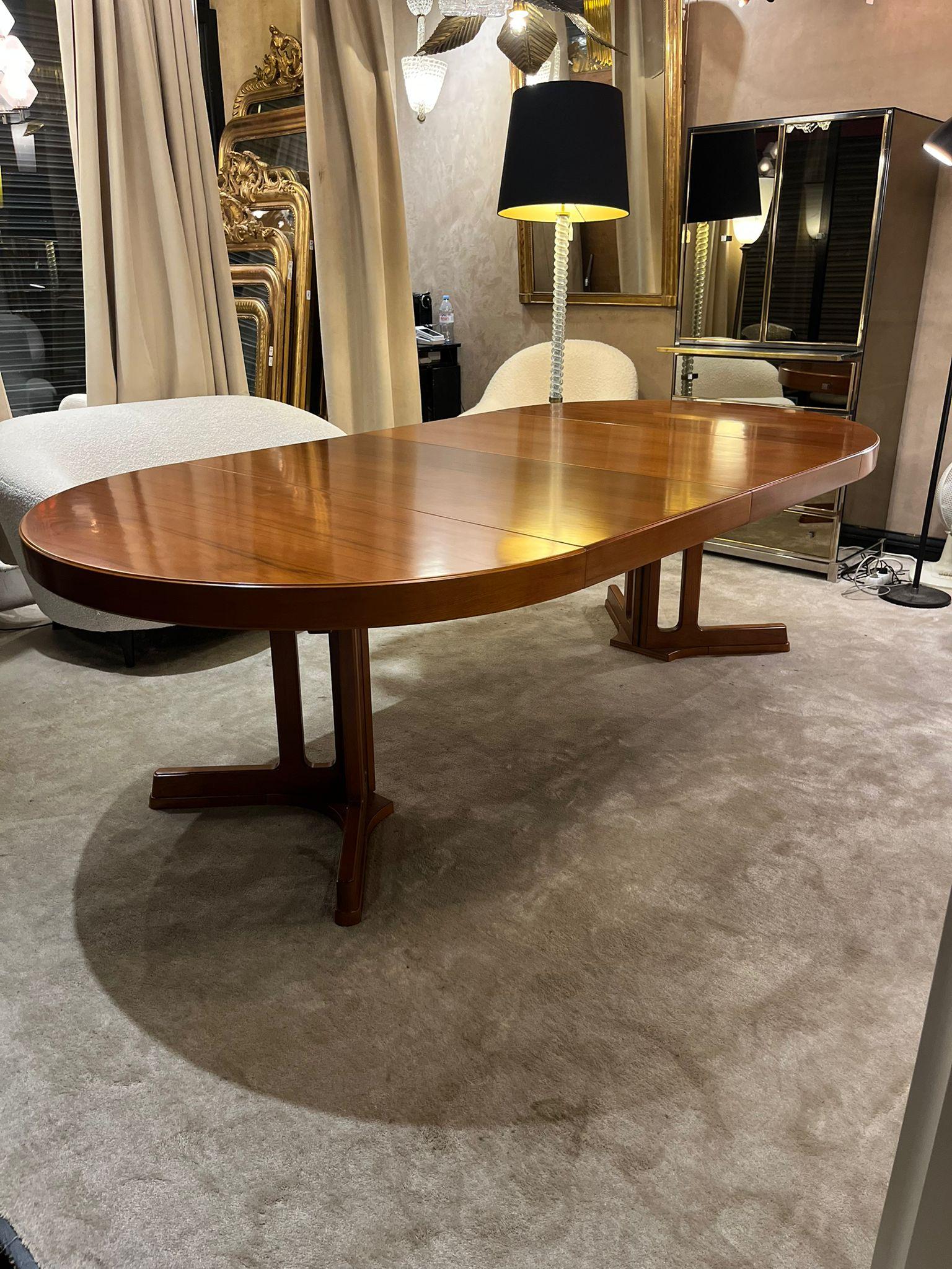 Scandinave moderne 1960 Table en teck léger du Danemark en vente