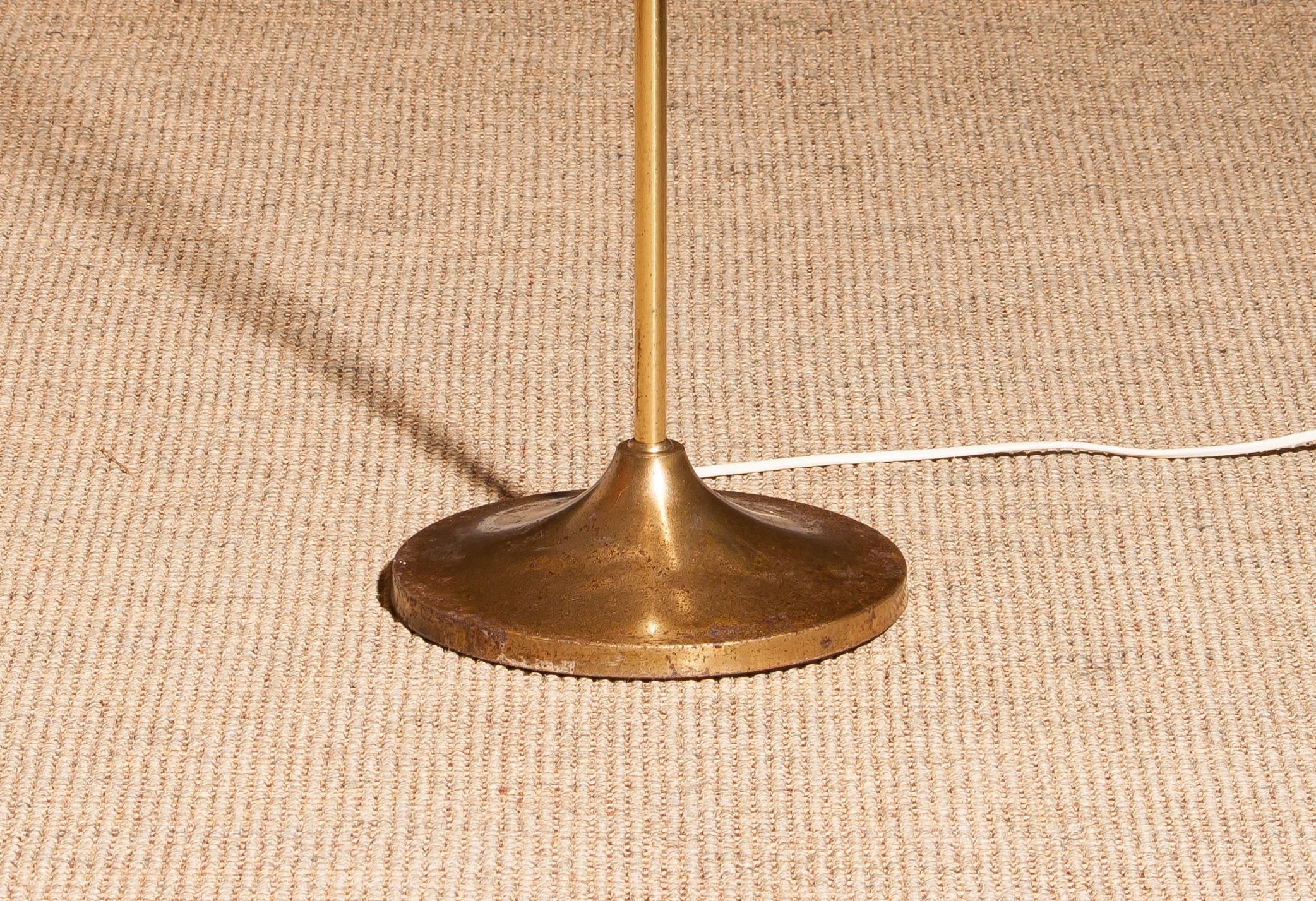 Beautiful 1960 Italian floor lamp in brass. 

The shades are fixed and made of brushed brass. The shades are height 21 cm. and ø 9 cm. Inside the shades are white lacquered for proper reflection.

The floor lamp has traces of rust, dents and