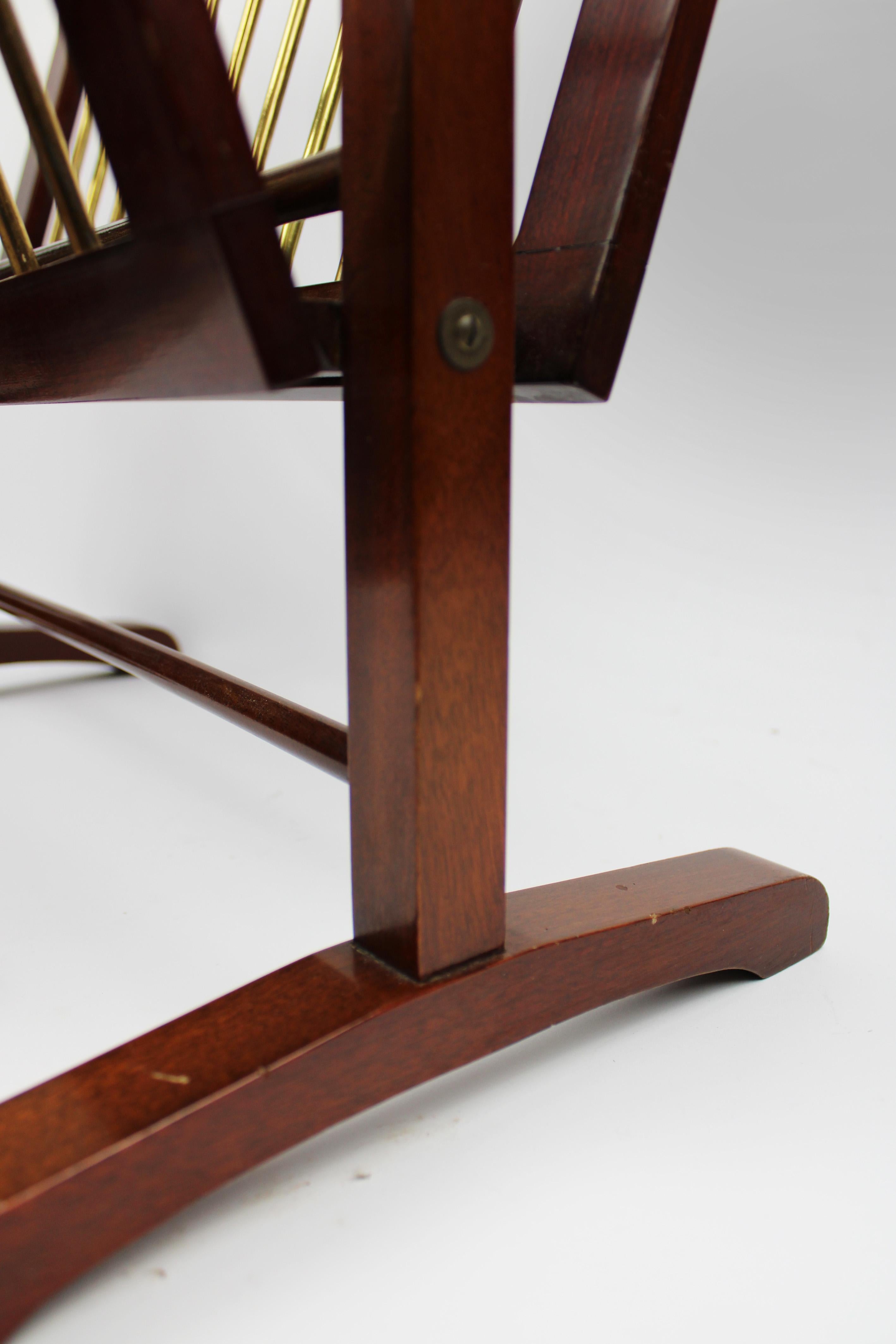 1960 Magazine rack in Walnut and Brass by Cesare Lacca Italy For Sale 2