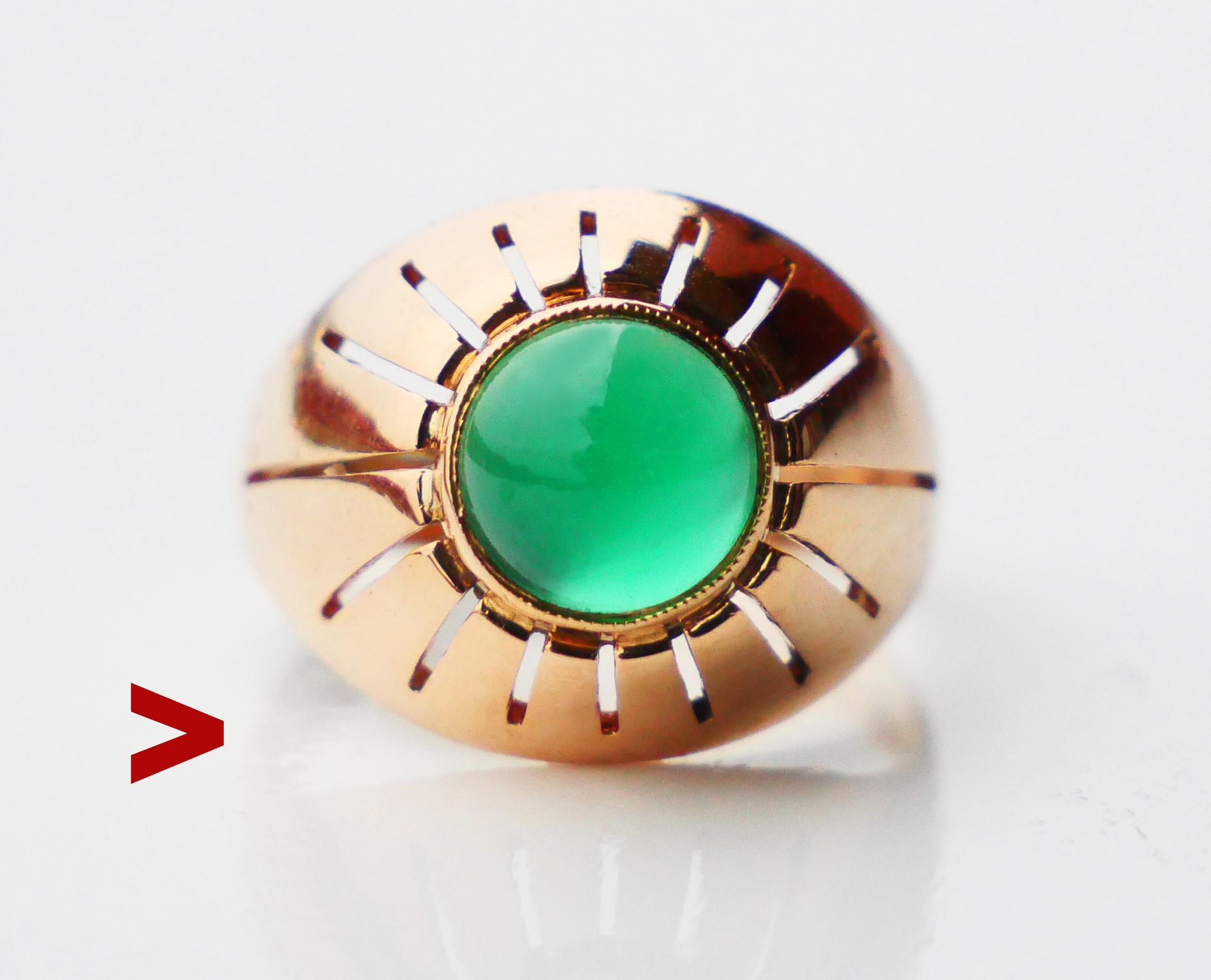 Ring for Men or Women in solid 18K Yellow /Yellow Gold with bezel set polished cabochon of natural Dark Green Chalcedony stone Ø 7.5 mm x 5 mm deep /ca. 2.5 ct. This stone is rather hard, durable, and wear-resistant with the natural hardness of 7