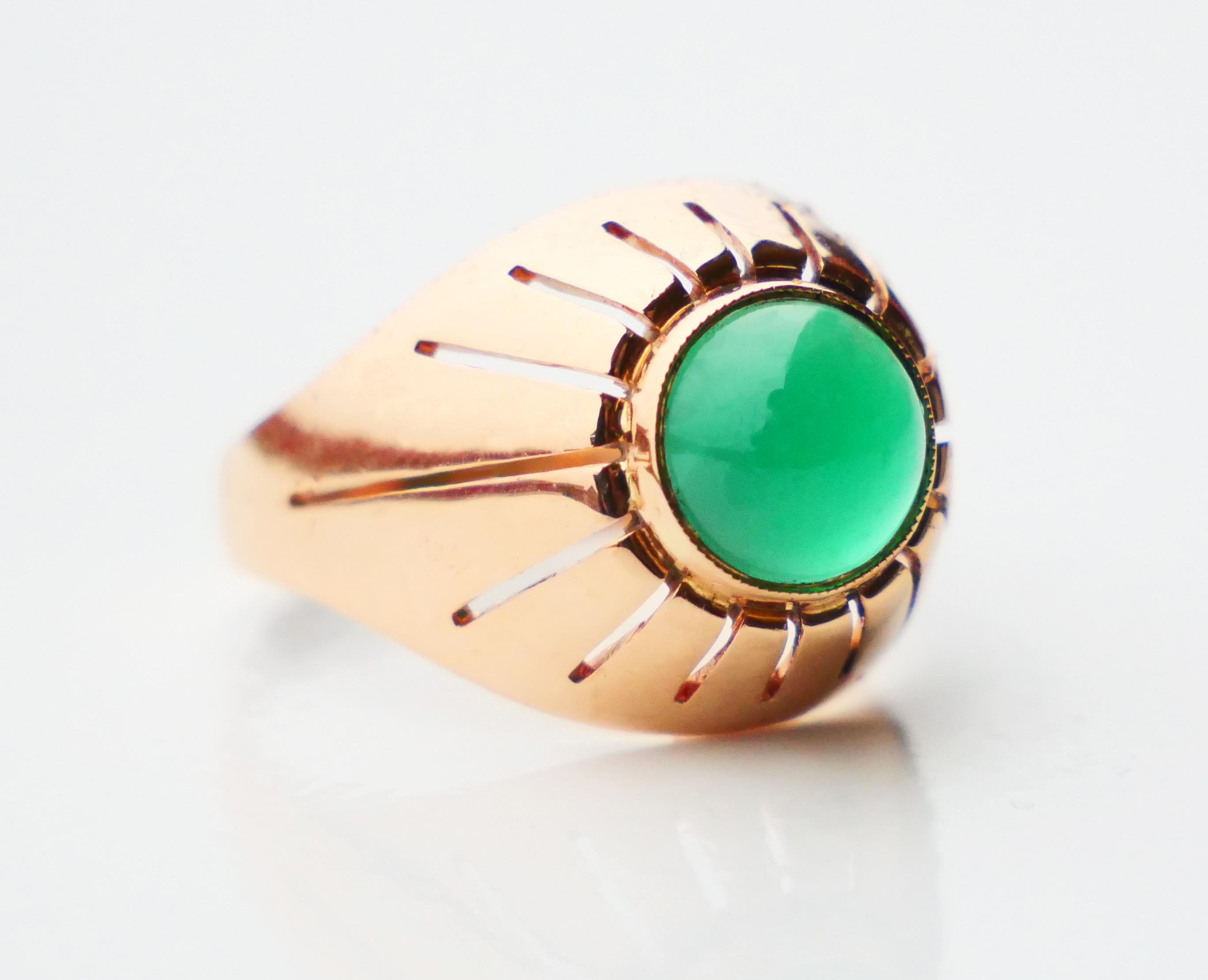 Cabochon 1960 Men Unisex Ring Green Chalcedony solid 18K Gold Ø US 7.5 / 5.2 gr For Sale