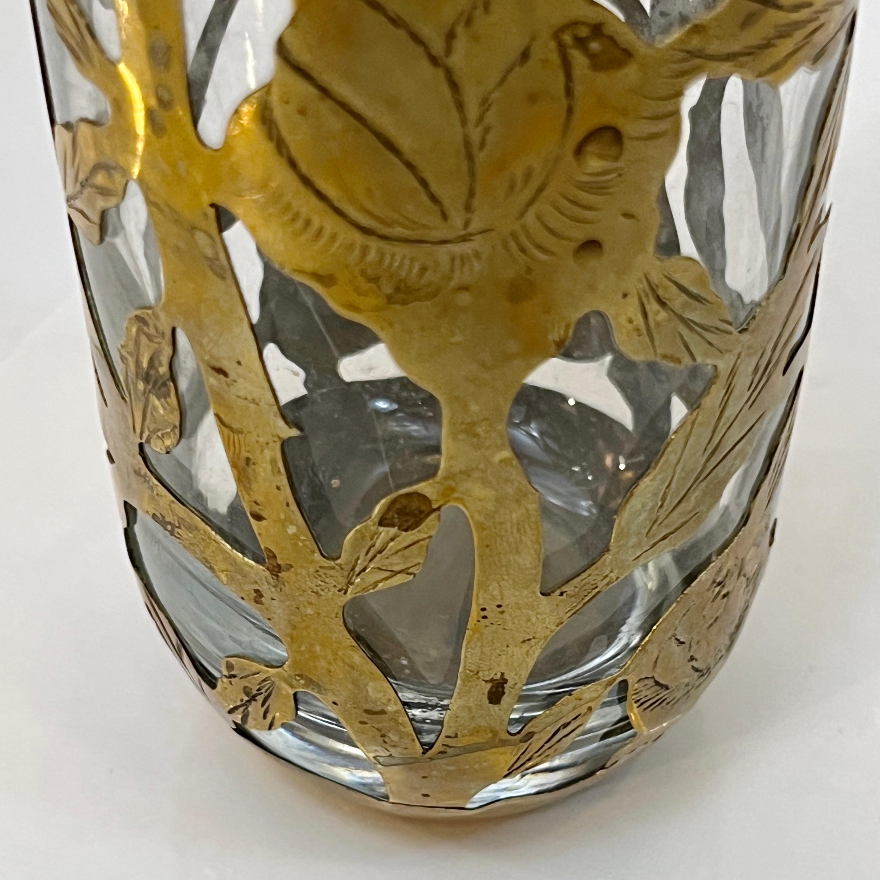 1960 Mexican Set 4 Drinking Glasses Encased in Etched Cutwork Floral Brass Decor en vente 3