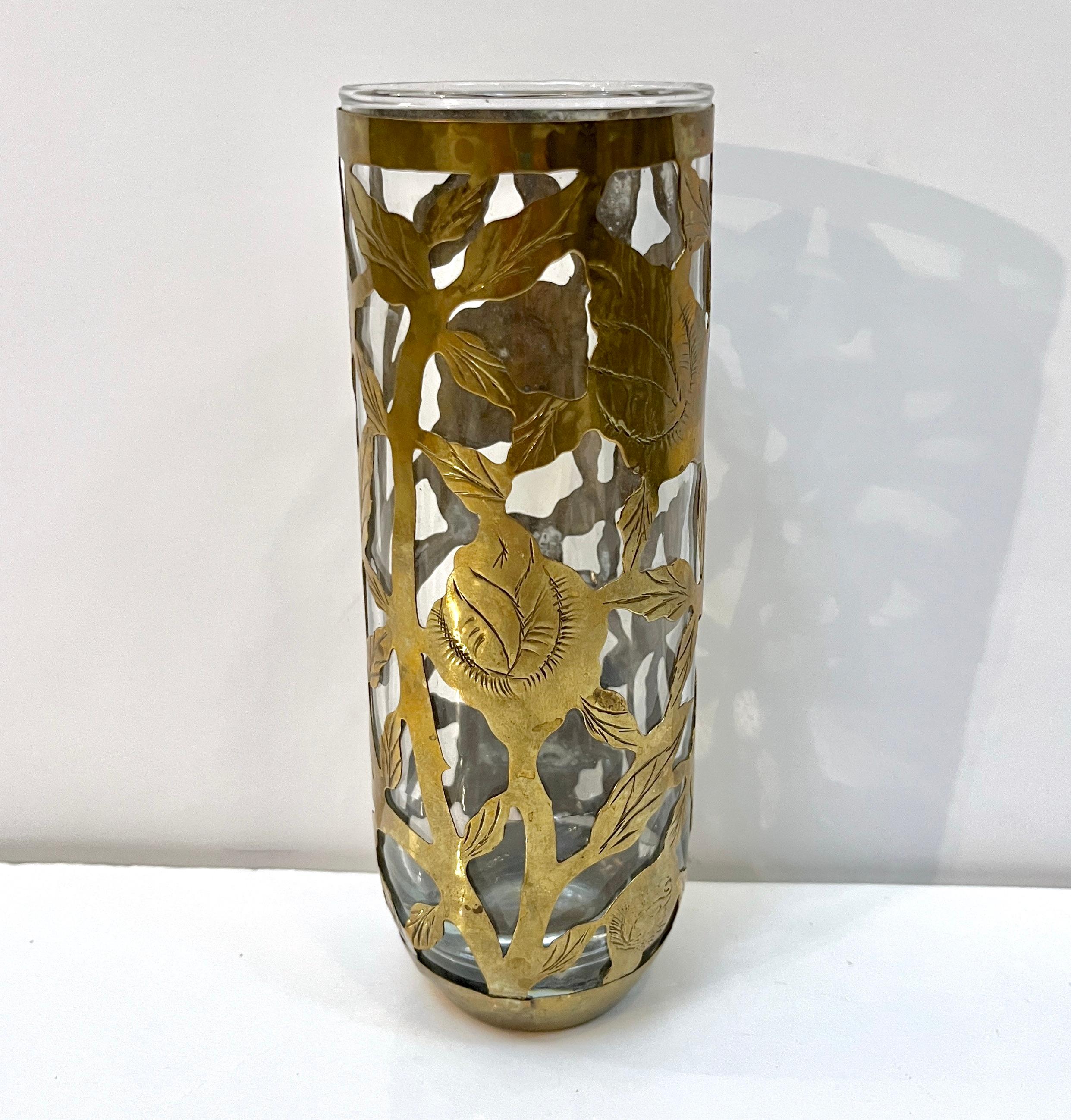 1960 Mexican Set 4 Drinking Glasses Encased in Etched Cutwork Floral Brass Decor en vente 7