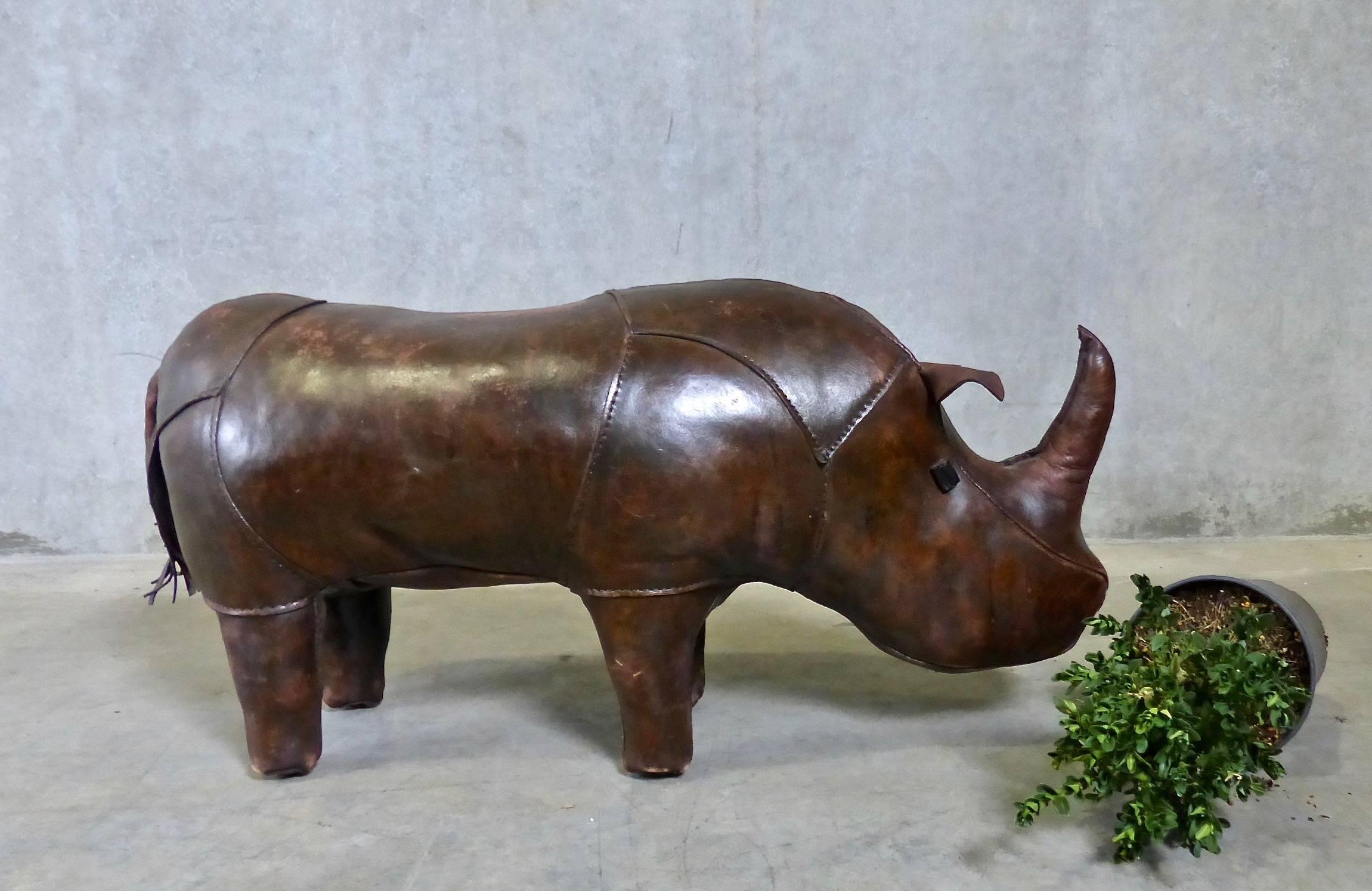 1960 Mid-Century Modern Omersa für Abercrombie & Fitch Leder Nashorn Fußhocker (Moderne der Mitte des Jahrhunderts)