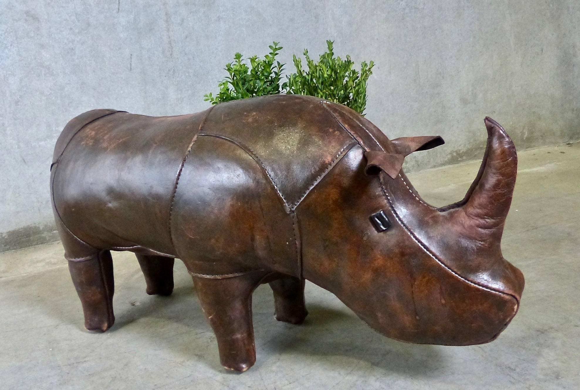 1960 Mid-Century Modern Omersa für Abercrombie & Fitch Leder Nashorn Fußhocker (Handgefertigt)